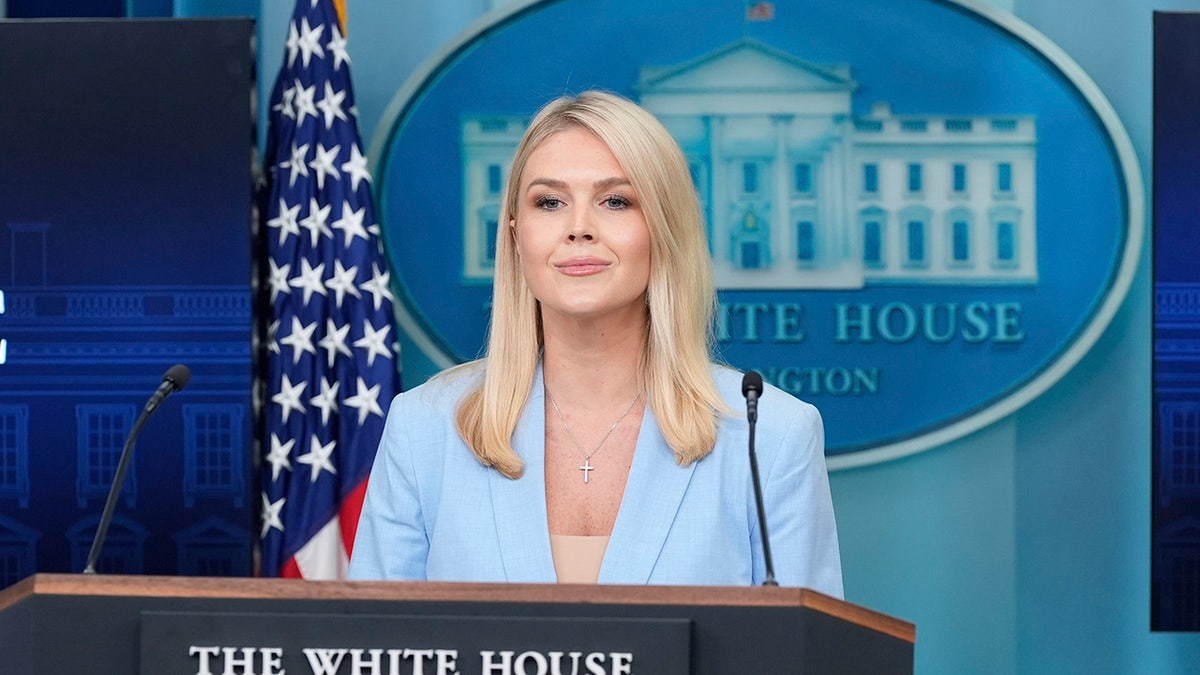 Donald Trump, ticaret anlaşması, Birleşik Krallık, gümrük tarifesi, Karoline Leavitt, ABD, ithalat, ihracat, ekonomi, uluslararası ticaret, gümrük vergisi, ticaret müzakereleri, Fox News, Jacqui Heinrich, gümrük işlemleri, çelik, alüminyum, otomobil, Dünya Ticaret Örgütü, En Çok Kayrılan Ülke, MFN, balık, deniz ürünleri, kamyon, binek araç, mineral gübre, kimyasal gübre
