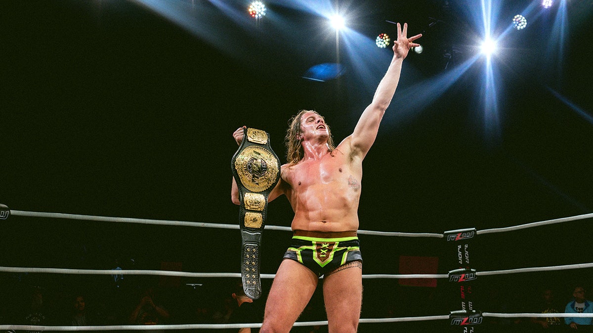Matt Riddle, MLW, WWE, Pro Wrestling, Profesyonel Güreş, Braun Strowman, Dakota Kai, Shayna Baszler, Kayden Carter, Katana Chance, Cora Jade, Gigi Dolan, Riley Osborne, Eddy Thorpe, Jakara Jackson, Joe Coffey, Mark Coffey, Wolfgang, Oro Mensah, Javier Bernal, İşten Çıkarılma, Kontrat Yenileme, New Japan Pro-Wrestling, Lucha Libre AAA Worldwide, MLW Dünya Ağırsiklet Şampiyonluğu, Donovan Dijak, Azteca Lucha, Cicero Stadium, Güreş Haberleri, Fox News, Spor Haberleri
