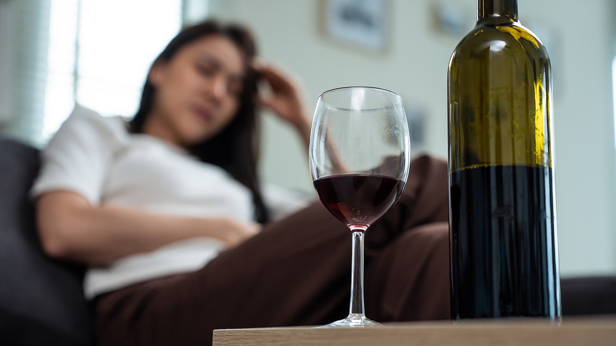 kırmızı şarap, baş ağrısı, quercetin, alkol, asetaldehit, histamin, tanen, şarap, şarap seçimi, Napa Vadisi, kabernet, Pinot Noir, susuzluk, alkol metabolizması, şarap üretimi, flavanol, antioksidan, sağlık, bilimsel araştırma, Fox News
