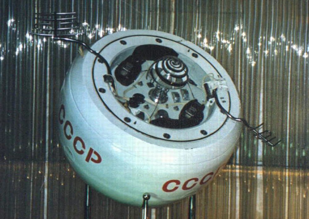 uzay enkazı, Kosmos-482, Sovyet uzay aracı, Venüs, Pasifik Okyanusu, uzay kirliliği, yeniden giriş, yörünge, NASA, Avrupa Uzay Ajansı, ABD Uzay Kuvvetleri, uzay trafiği yönetimi, uzay düzenlemeleri, Birleşmiş Milletler, Roscosmos, uzay mirası, uzay keşfi, atmosferik sürüklenme, kontrollü yeniden giriş, deniz biyolojisi, ağır metaller, ekosistem, uzay görevi, Sovyetler Birliği, soğuk savaş, uzay sondası, roket arızası, ısı kalkanı, metal çekirdek, uydu, gökbilim
