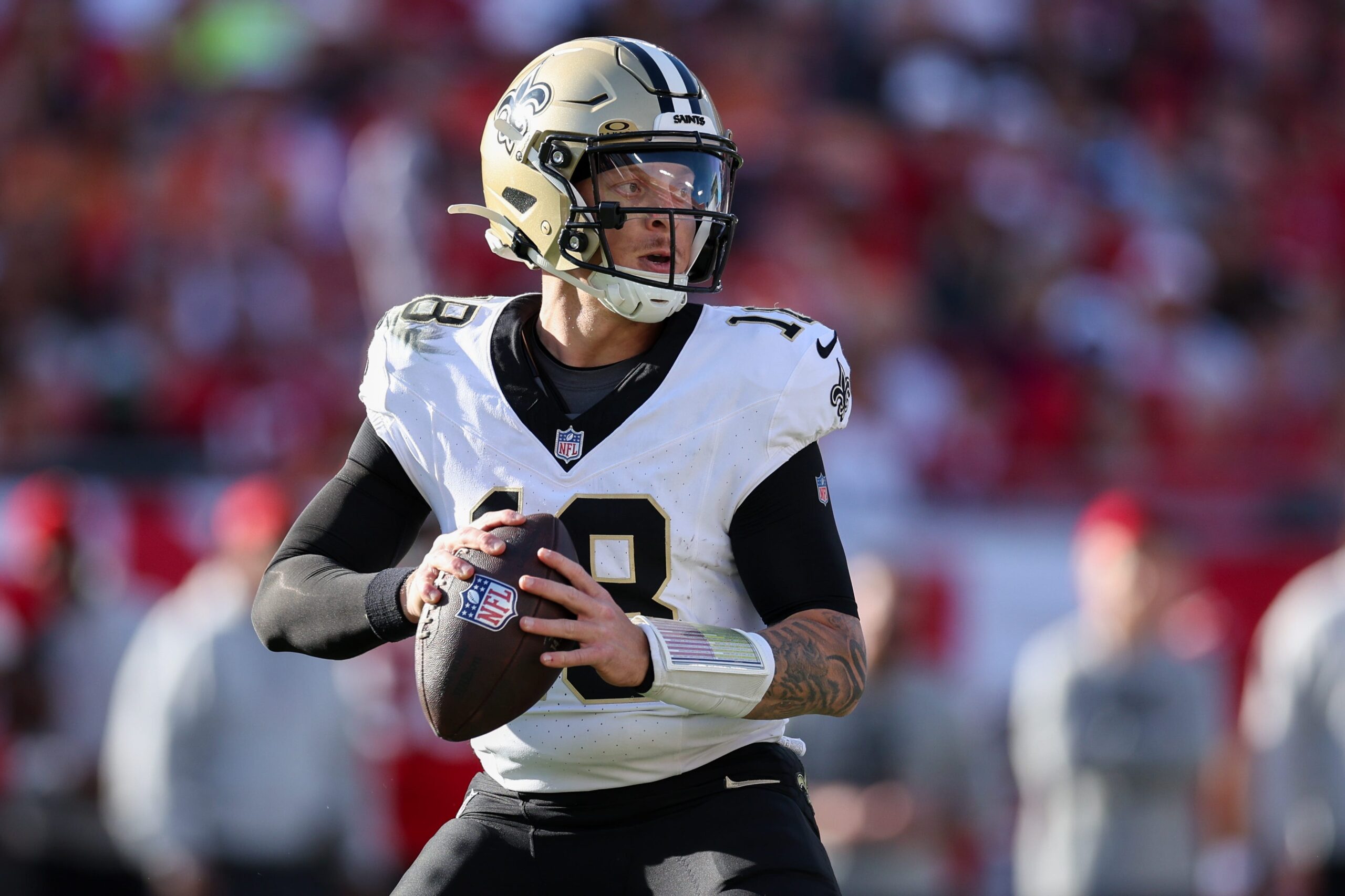 New Orleans Saints, Derek Carr, emeklilik, Kellen Moore, quarterback, NFL, sakatlık, omuz sakatlığı, Shough, Rattler, Haener, Arch Manning, 2025 sezonu, draft, futbol, Amerikan futbolu, spor
