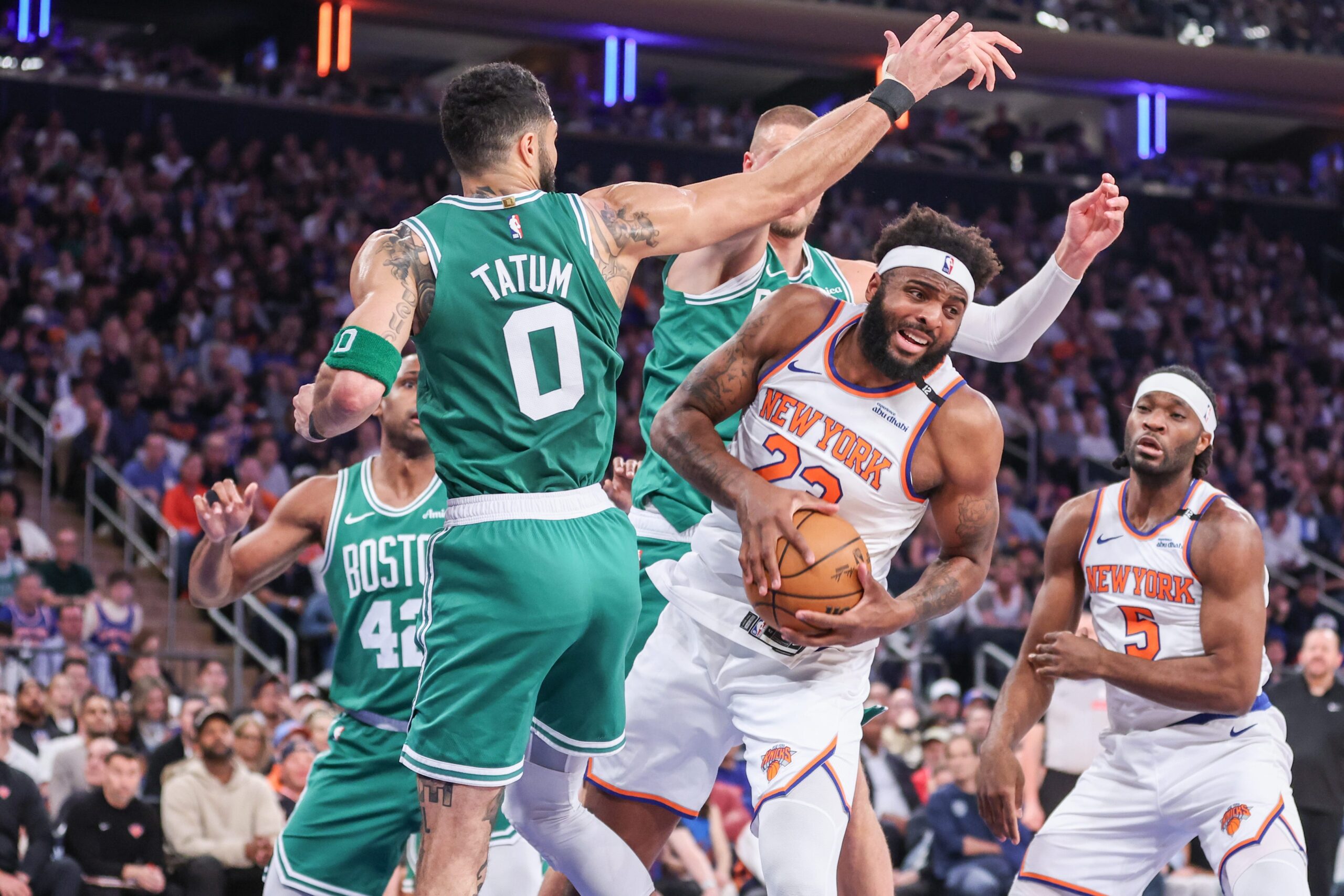 Boston Celtics, New York Knicks, Jayson Tatum, Payton Pritchard, NBA, Playofflar, Basketbol, Maç Özeti, Doğu Konferansı Yarı Finalleri, Maç 3, Skor, Analiz, Jaylen Brown, Derrick White, Jalen Brunson, Karl-Anthony Towns, Üçlük Atışlar, Madison Square Garden, Seri Durumu
