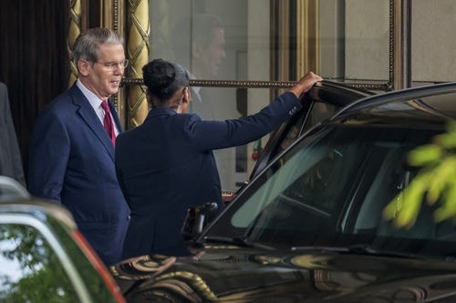 Donald Trump, Çin, ticaret görüşmeleri, tarifeler, Scott Bessent, Jamieson Greer, He Lifeng, ABD-Çin ticaret savaşı, İsviçre, Cenevre, ticaret anlaşması, ithalat, ihracat, Birleşik Krallık, ticaret fazlası, üretim sektörü, Truth Social, ABD, Çin ekonomisi, uluslararası ticaret, ticaret dengesi, gümrük vergileri, ekonomik ilişkiler, müzakereler, ticaret politikası
