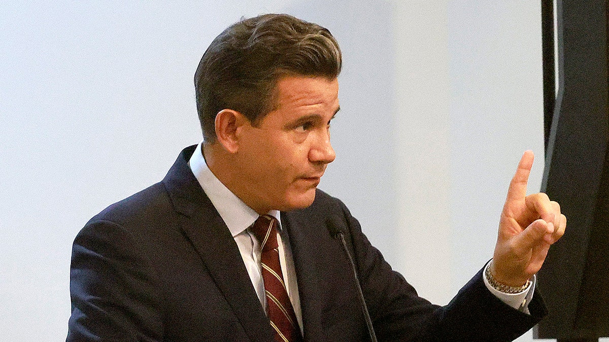 Florida, Jason Pizzo, vali adayı, bağımsız, Ron DeSantis, Byron Donalds, seçimler, Florida siyaseti, Cumhuriyetçi, Demokrat, siyasi analiz, Sunshine State
