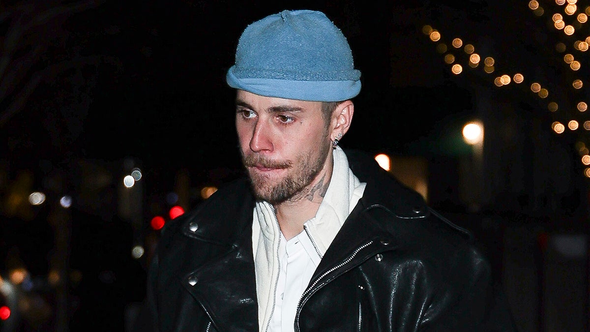 Justin Bieber, sosyal medya itirafları, kusurlu insan, kendini eleştirme, pişmanlık, büyüme, bencillik, paparazziler, dikkat, pop yıldızı davranışları, aşk, bağışlama, dürüstlük, açığa çıkma korkusu, tanrı, perspektif, destek, dualar, eleştiri, hastane ziyareti, Hailey Bieber, Rhode etkinliği, TikTok videosu, zihinsel sağlık, fiziksel sağlık, baba olmak, yeni müzik, dedikodular
