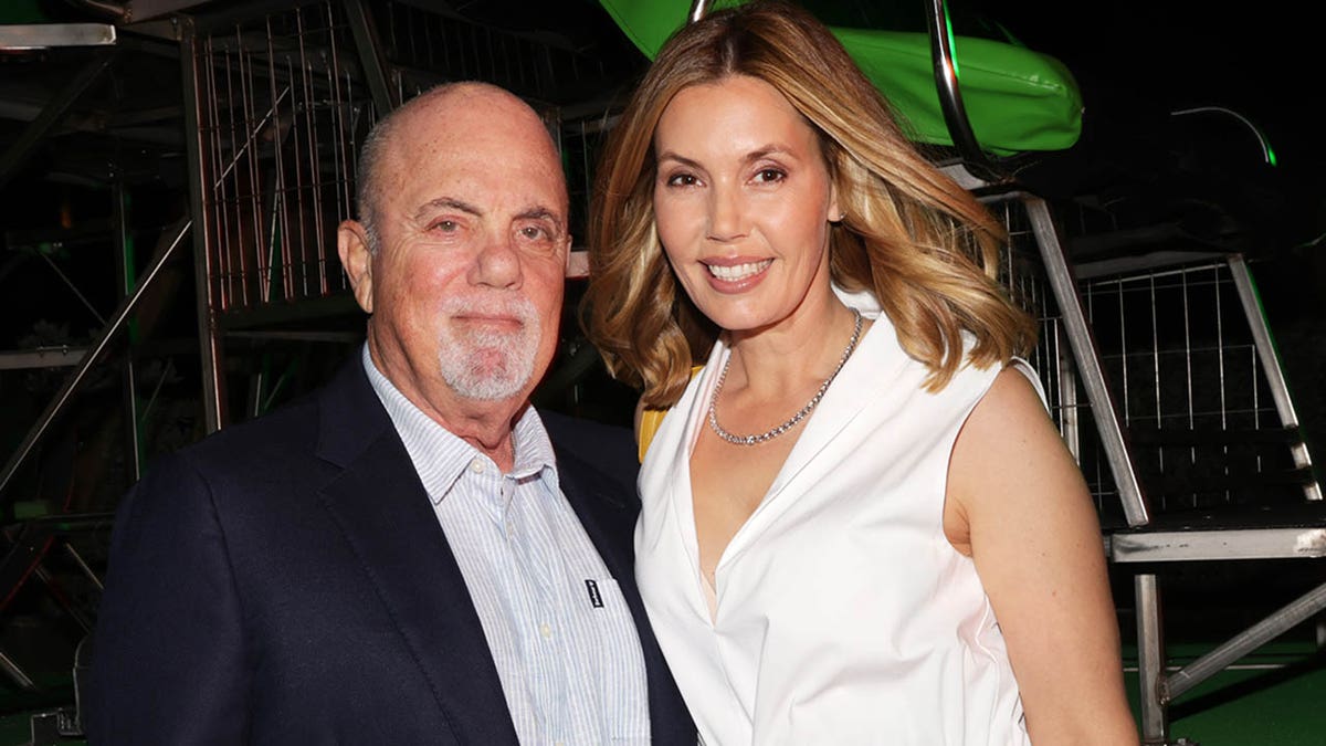 Billy Joel, Alexis Roderick Joel, endometriosis, sağlık, tıbbi durum, konser, turne, çocuk yetiştirme, ameliyat, ağrı, tanı, Seckin Endometriosis Center for Womens Health, Cold Spring Harbor Laboratory, EndoFound, Padma Lakshmi, jinekoloji, laparoskopik cerrahi, Endometriozis Farkındalık Ayı, sağlık sorunları, tıbbi bakım, aile, destek, araştırma, kadın sağlığı, Alexa Ray Joel, Christie Brinkley, tıbbi araştırma, Alexis Joel endometriosis journey, Billy Joel sağlık durumu, tıbbi haberler
