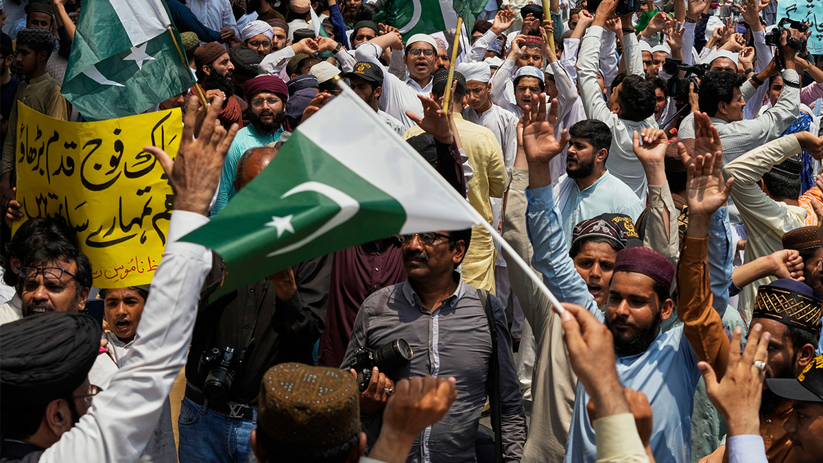 Pakistan, Hindistan, çatışma, gerginlik, tırmanma, de-escalasyon, Ishaq Dar, Marco Rubio, S. Jaishankar, ABD, arabuluculuk, hava saldırıları, askeri hedefler, füze, Keşmir, ateşkes, barış görüşmeleri
