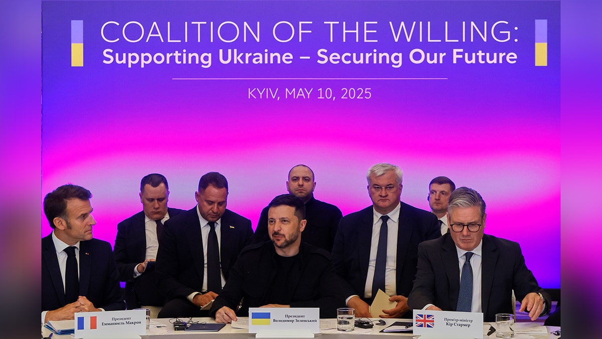 Ukrayna, Rusya, ateşkes, Putin, Zelenskyy, Trump, Macron, Starmer, Merz, Tusk, yaptırımlar, Avrupa, savaş, işgal, NATO, savunma, güvenlik, askeri, birlik, diploması, müzakereler, enerji, bankacılık, Ukrayna savaşı, Rusya-Ukrayna savaşı, Avrupa Birliği, ABD, Birleşik Krallık, Almanya, Polonya, ateşkes anlaşması
