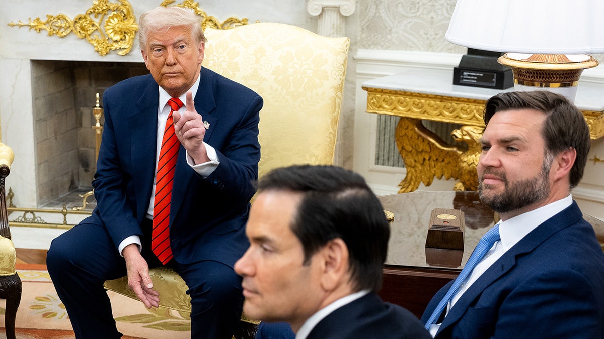 Pakistan, Hindistan, ateşkes, Donald Trump, JD Vance, Marco Rubio, çatışma, de-eskalasyon, nükleer silahlar, Narendra Modi, Şahbaz Şerif, Beyaz Saray, ABD dış politikası, Lisa McClain, barış görüşmeleri, füze saldırısı, askeri hedefler, Hint-Pakistan ilişkileri, dışişleri bakanı, genelkurmay başkanı, ulusal güvenlik danışmanı
