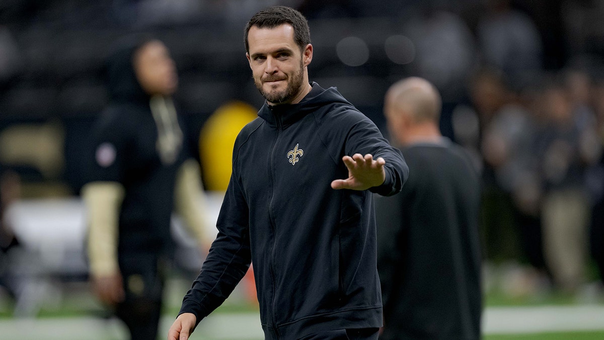 Derek Carr, New Orleans Saints, emeklilik, NFL, futbol, sakatlık, omuz sakatlığı, beyin sarsıntısı, kırık el, Heather Carr, Fox News, spor, 2014 NFL Draftı, Oakland Raiders, Cincinnati Bengals, Super Bowl, Tyler Shough, Louisville, Pro Bowl, MVP, rotator manşet yırtığı, labrum yırtığı
