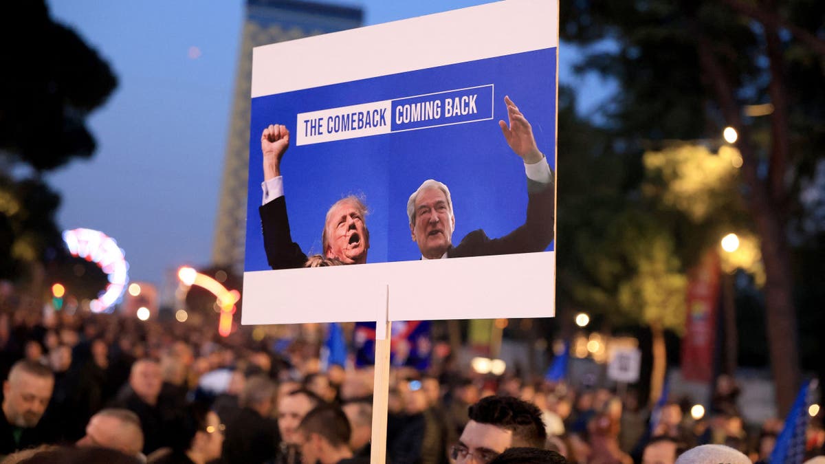 Donald Trump, Sali Berisha, Edi Rama, Arnavutluk seçimleri, Balkanlar, George Soros, Alex Soros, Açık Toplum Vakıfları, yolsuzluk, siyasi baskı, demokratik haklar, Chris LaCivita, Paul Manafort, Tony Fabrizio, ABD dış politikası, Arnavutluk-ABD ilişkileri, Avrupa Birliği, seçim manipülasyonu, Biden yönetimi, Ilir Meta, Agim Nesho, sağcı siyaset, solcu siyaset, dış politika, uluslararası ilişkiler
