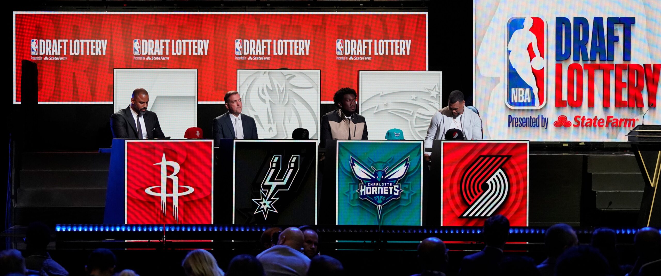 NBA Draft Lottery, 2025 NBA Draft, Cooper Flagg, NBA Draft odds, NBA draft order, NBA Lottery tarihleri, NBA Lottery nasıl izlenir, NBA takımlarının şansı, NBA Draft tanking, Zaccharie Risacher, Patrick Ewing, NBA Draft sistemi, NBA Playoffları, NBA Draft kuralları, NBA draft tahminleri
