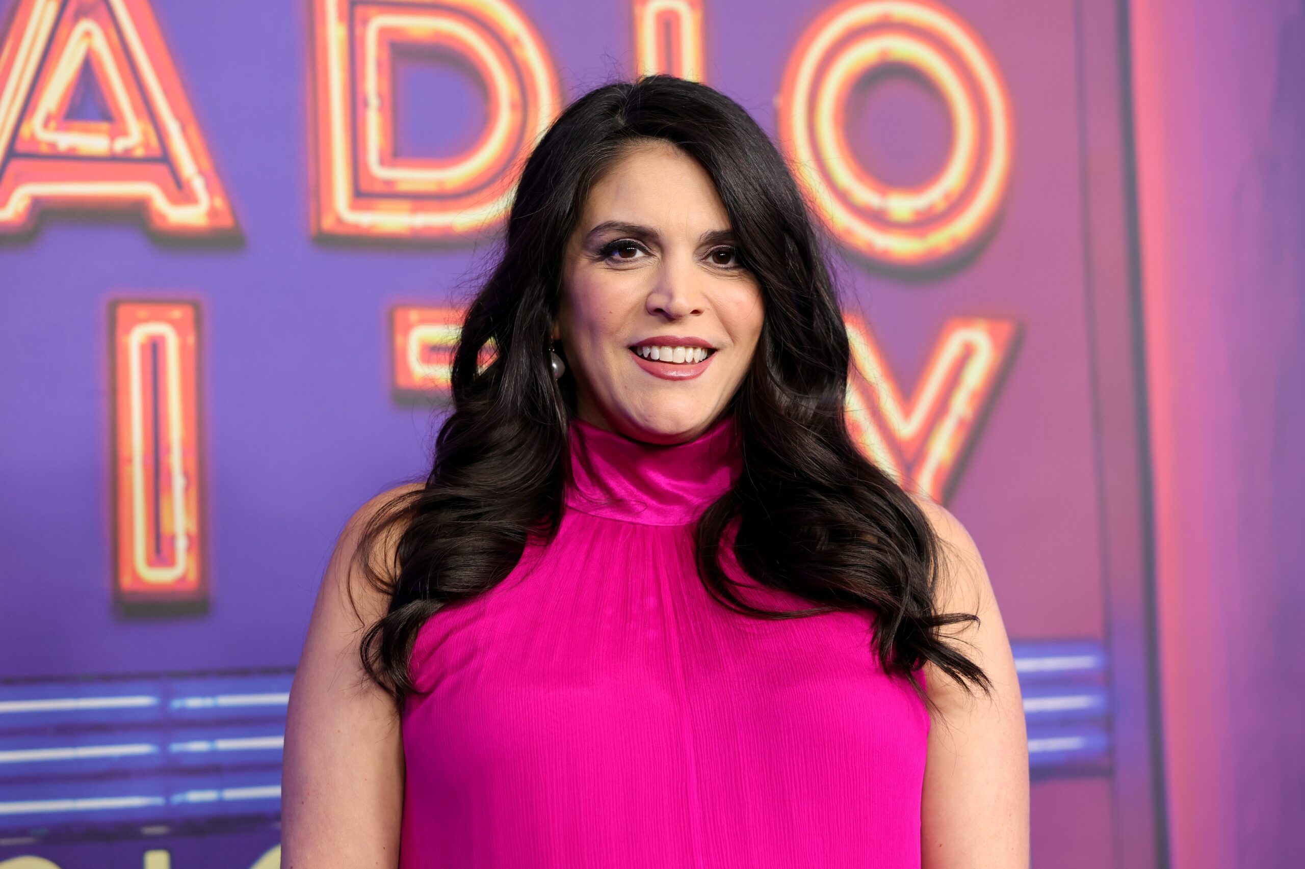 Cecily Strong, Jeanine Pirro, Saturday Night Live, SNL, Donald Trump, James Austin Johnson, Colin Jost, Pete Hegseth, Walton Goggins, Mothers Day, Pope Leo XIV, Weekend Update, Scarlett Johansson, Bad Bunny, komedi, skeç, siyaset, ABD, televizyon, canlı yayın, şov, haberler, hiciv
