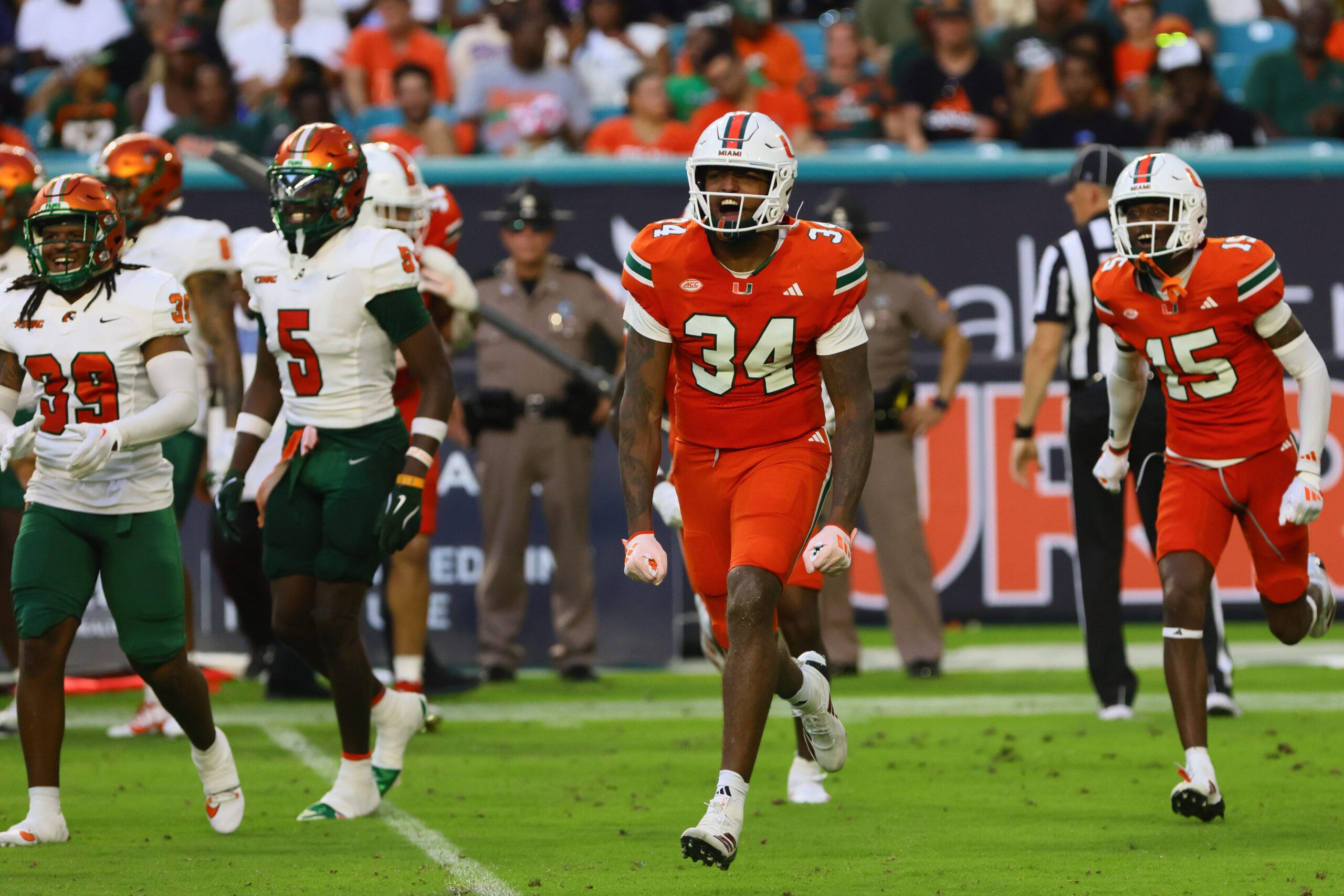 Miami Hurricanes, Adarius Hayes, araba kazası, Tampa Bay, Largo, Florida, ölüm, yaralanma, çocuklar, trafik kazası, futbol, lise futbolu, sporcu, üniversite futbolu, Dodge Durango, Kia Soul, kaza soruşturması
