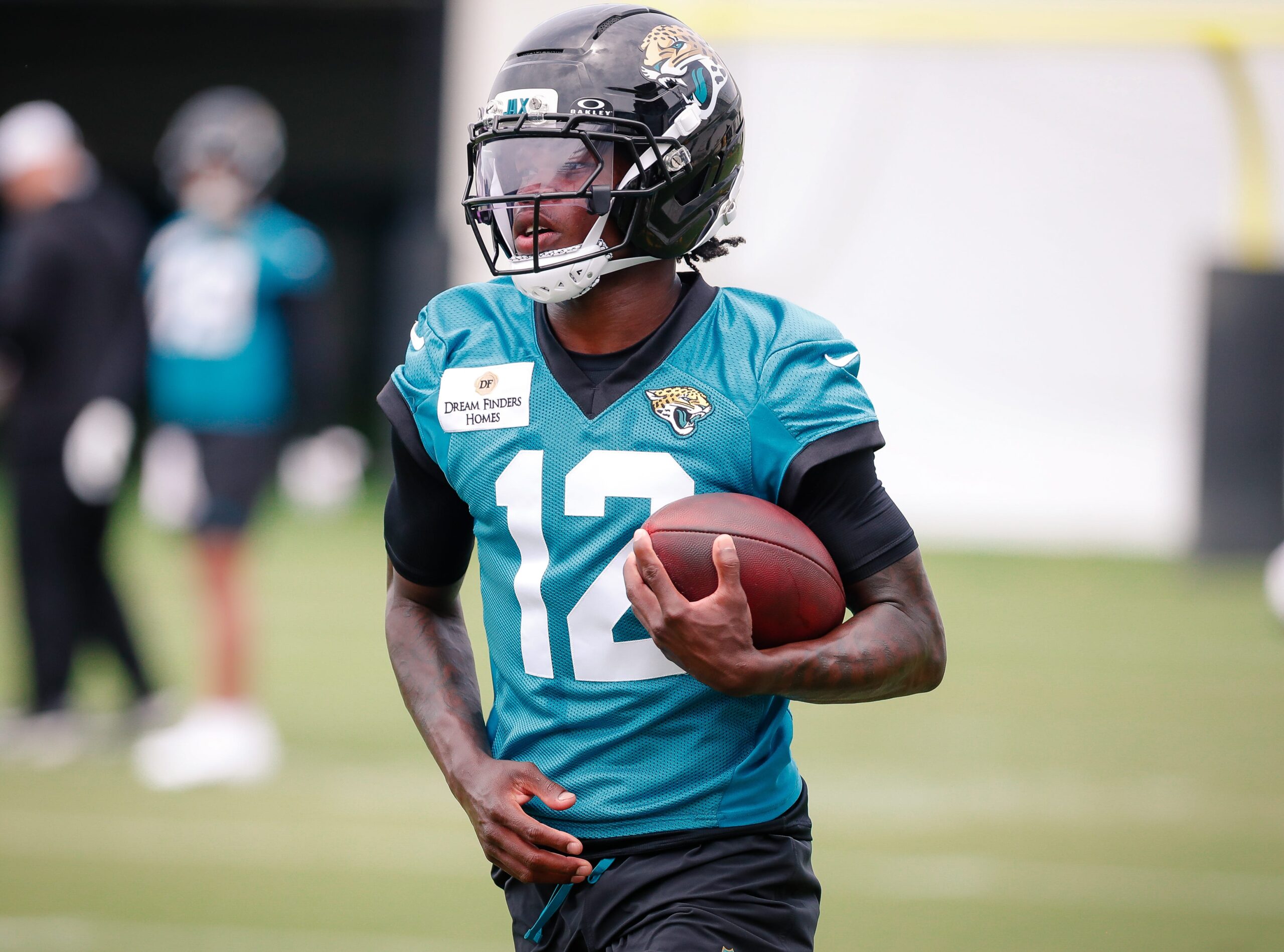 Travis Hunter, Jacksonville Jaguars, Liam Coen, NFL, Çift Yönlü Oyuncu, Alıcı, Köşe Oyuncusu, Rookie Minicamp, Ofans, Defans, Oyun Kitabı, Sedeur Sanders, Draft, Colorado, Heisman Kupası
