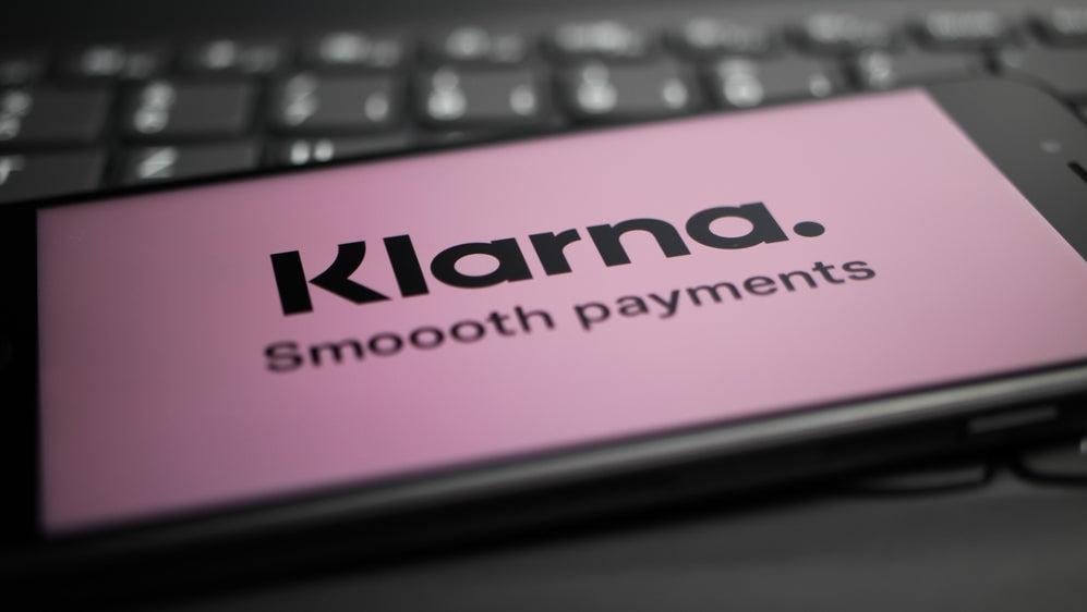 Klarna, AI sohbet robotları, müşteri hizmetleri, insan gücü, işten çıkarma, teknoloji, Sebastian Siemiatkowski, buy now pay later, yapay zeka, OpenAI, otomasyon, müşteri memnuniyeti, Gartner, insan etkileşimi, teknoloji haberleri, şirket haberleri, müşteri deneyimi, geleceğin iş gücü, uzaktan çalışma, sözleşmeli iş, istihdam, öğrenciler, kırsal alanlar, kalitesiz hizmet, maliyet tasarrufu, inovasyon, marka imajı, iş etiği, otomasyonun sınırları, yapay zekanın dezavantajları, teknoloji eleştirisi
