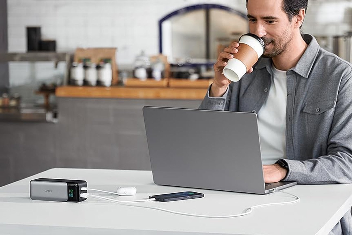 Anker 737, power bank, taşınabilir şarj cihazı, USB-C, USB-A, hızlı şarj, MacBook, iPhone, iPad, 24000mAh, Amazon, indirim, şarj aleti, seyahat şarjı, uçak uyumlu, dijital ekran, Power Delivery 3.1, çift yönlü şarj, Anker