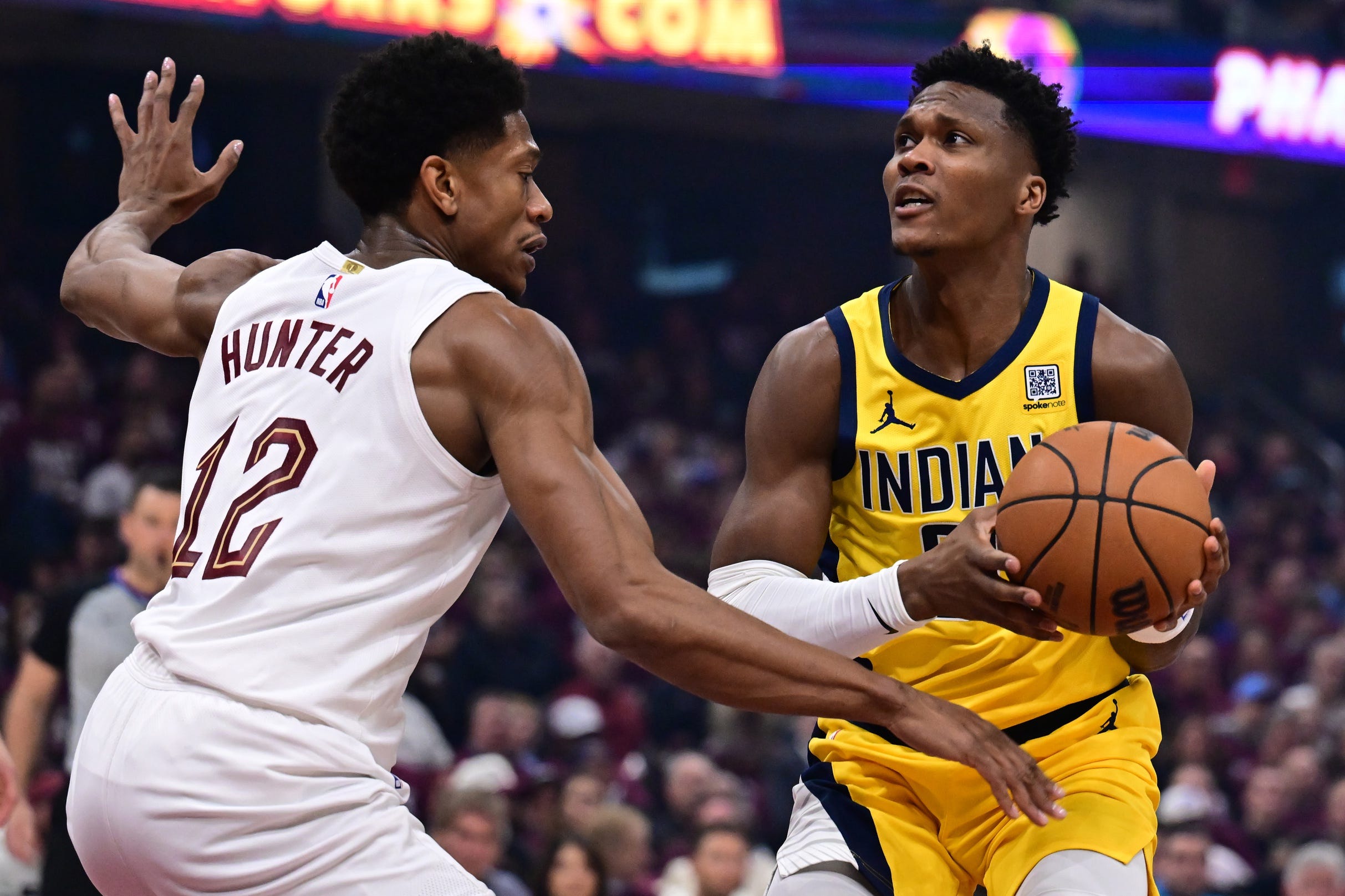 Indiana Pacers, Cleveland Cavaliers, Bennedict Mathurin, DeAndre Hunter, Myles Turner, Kavga, Maçtan İhraç, Flagrant 2 Faul, Teknik Faul, NBA, Basketbol, Playofflar, Gerginlik, Rekabet, Spor Haberleri

