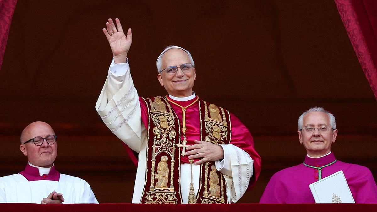 Papa Leo XIV, Robert Francis Prevost, Amerikan Papa, Katolik Kilisesi, Vatikan, Aziz Petrus Meydanı, Papa Francis, Sinodal Kilise, Dennis Doyle, Rerum Novarum, Katolik Sosyal Öğretisi, Papa Seçimi, Dini Haberler
