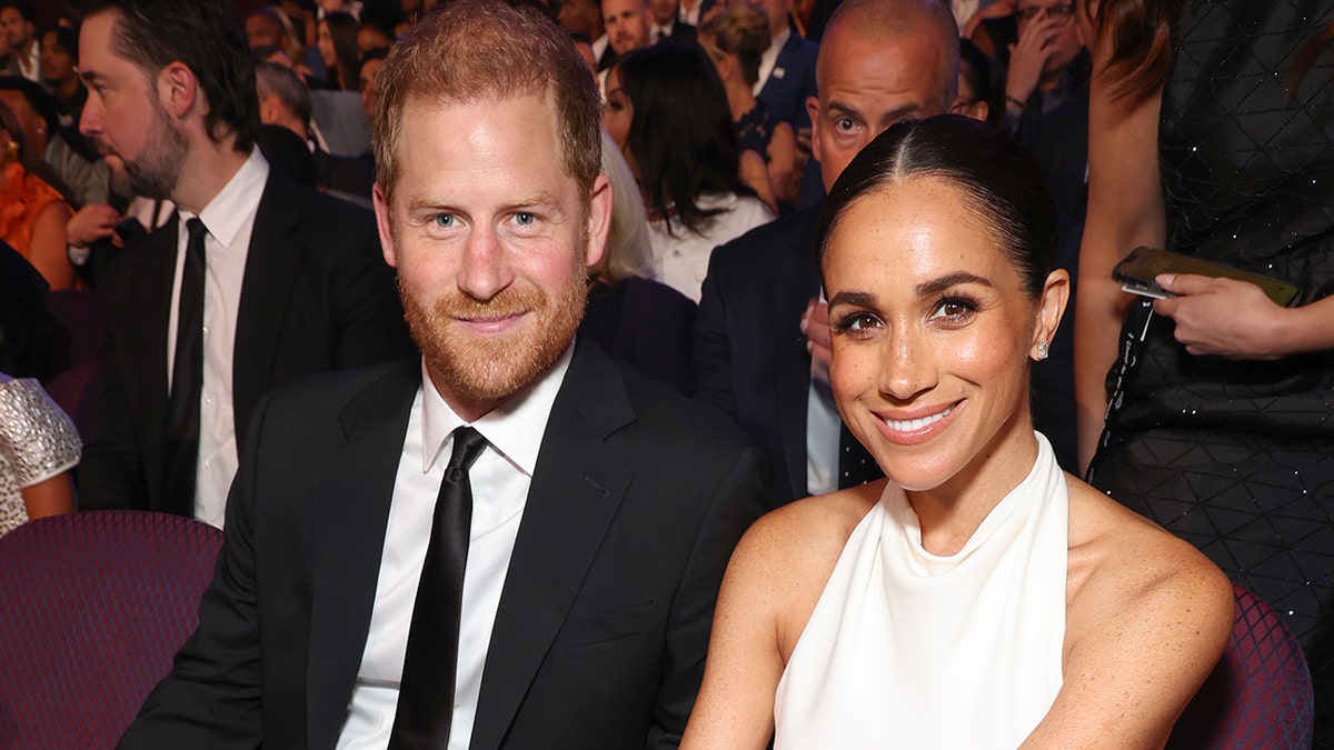 Prens Harry, Meghan Markle, Cumartesi Gecesi Canlı, Colin Jost, Donald Trump, İngiltere, İngiliz Kraliyet Ailesi, Prens William, Uzlaşma, Röportaj, Kitap, Hilary Fordwich, Beyoncé, Konser, Montecito, Netflix, Kraliyet, Haberler, Eğlence
