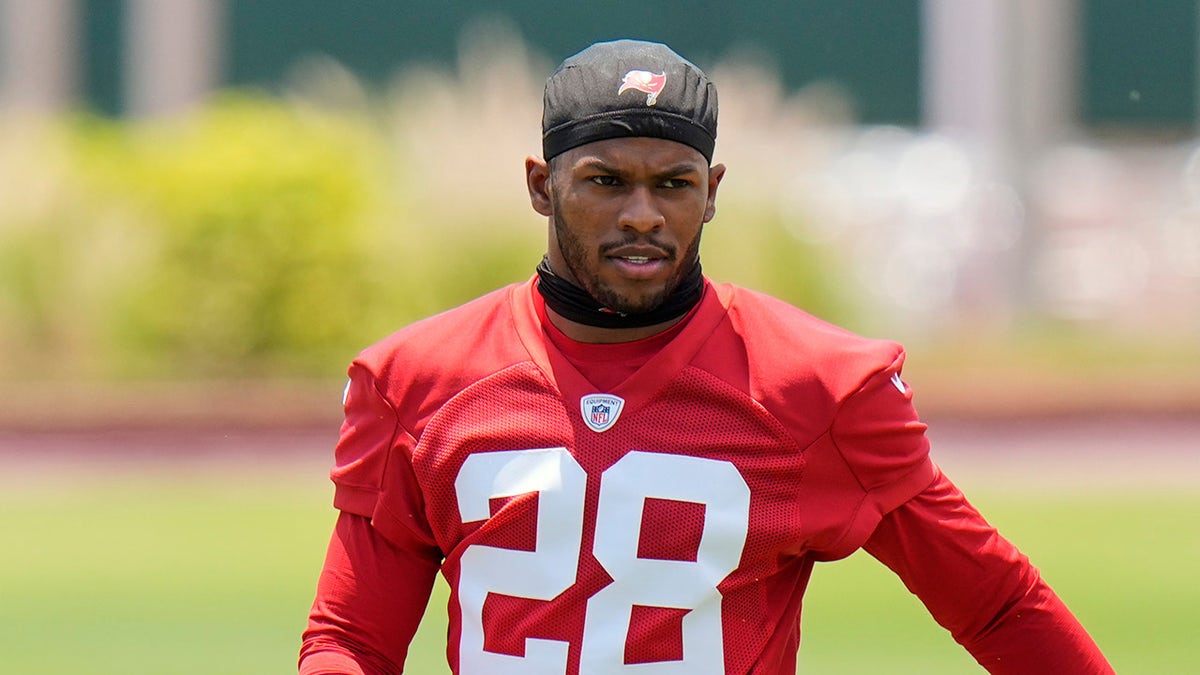 Shilo Sanders, Tampa Bay Buccaneers, Todd Bowles, Jacob Parrish, Deion Sanders, NFL, Amerikan Futbolu, Güvenlik, Yeni Oyuncu Kampı, Takım, Spor, Haberler, Roster, Sezon 2025, Antoine Winfield Jr., Savunma, Top Çalma, Özel Takımlar
