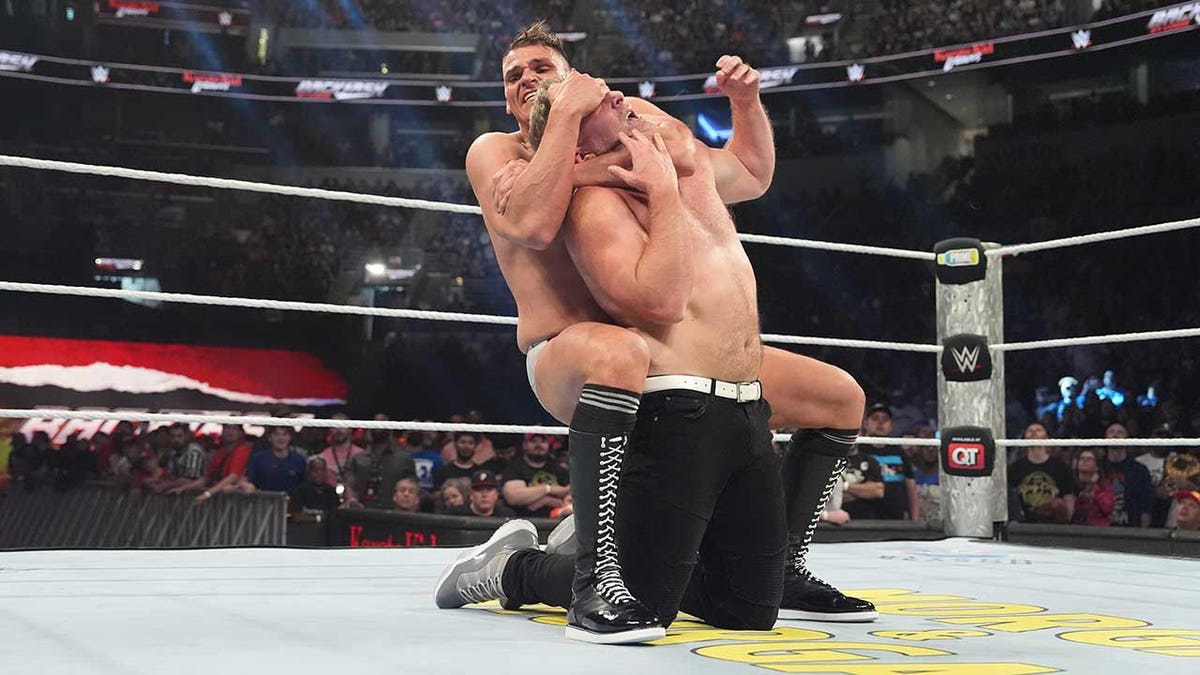 WWE, Gunther, Pat McAfee, Backlash, WrestleMania, Michael Cole, Güreş, Spor, Fox News, Şampiyonluk, Maç sonucu, Dövüş, Punter, Yorumcu, Ağır sıklet şampiyonluğu, Jey Uso
