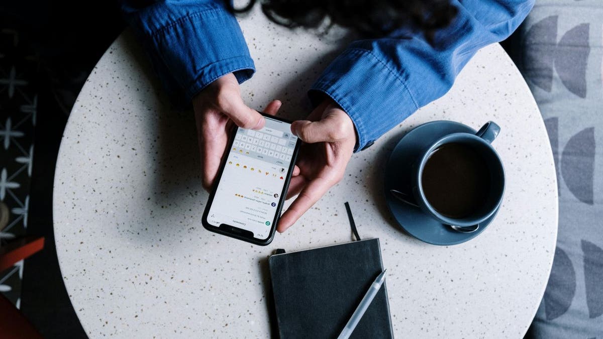 SMS, MMS, RCS, telefon mesajlaşması, mesajlaşma türleri, operatör, mobil operatör, mesaj teslimi, mesajlaşma ücretleri, veri kullanımı, Wi-Fi mesajlaşma, evrensel RCS, Google Mesajlar, Apple iMessage, Android, iPhone, mesajlaşma güvenliği, spam mesajlar, kimlik avı, kötü amaçlı bağlantılar, virüs koruması, çok faktörlü kimlik doğrulama, şifreleme, VPN, gizlilik, veri koruma, uluslararası mesajlaşma, e-postadan SMS'e, siber güvenlik, Kurt the CyberGuy, siber güvenlik ipuçları, teknoloji ipuçları, mobil cihazlar, yazılım güncellemeleri, telefon planları, ücretsiz siber güvenlik rehberi, mobil güvenlik, mesajlaşma uygulamaları
