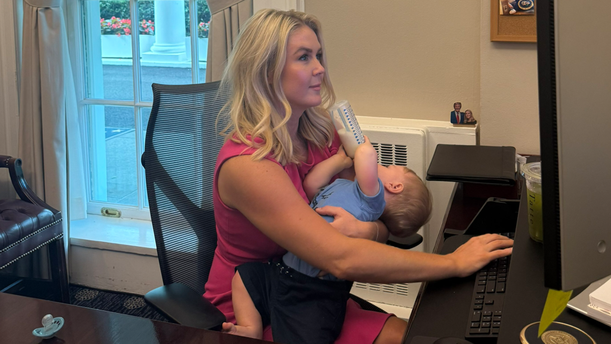 Beyaz Saray basın sekreteri, Karoline Leavitt, anne, bebek, Nicholas Robert Riccio, Niko, Margo Martin, Donald Trump, Kayleigh McEnany, iş-yaşam dengesi, viral, fotoğraf, X, real estate developer, emzirme, medya, haberler, siyaset, ABD, Beyaz Saray
