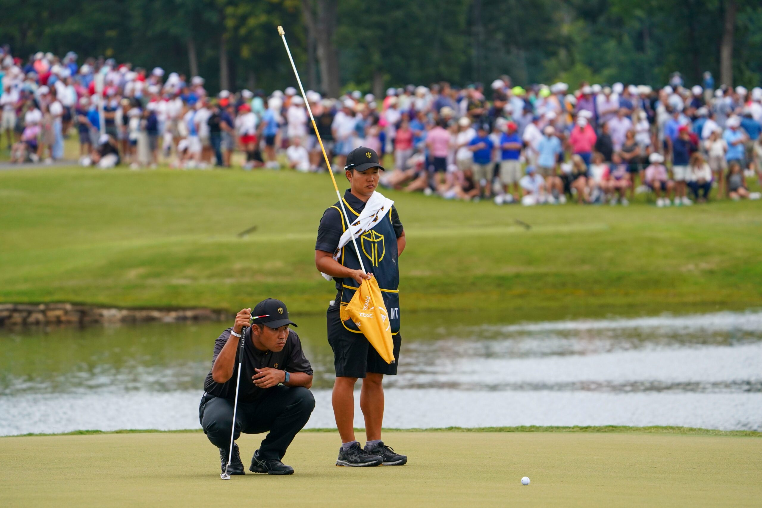 Please provide the meta keywords in English, as requested in the original prompt. Here's a suggestion based on the article provided:

PGA Championship, 2025 PGA Championship, Quail Hollow, golf, golf tickets, PGA tickets, Scottie Scheffler, Rory McIlroy, Xander Schauffele, Justin Thomas, Ludvig Åberg, Hideki Matsuyama, golf tournament, major championship, golf schedule, golf TV schedule, ESPN, CBS, Fubo, Tiger Woods, golf news, Charlotte, North Carolina
