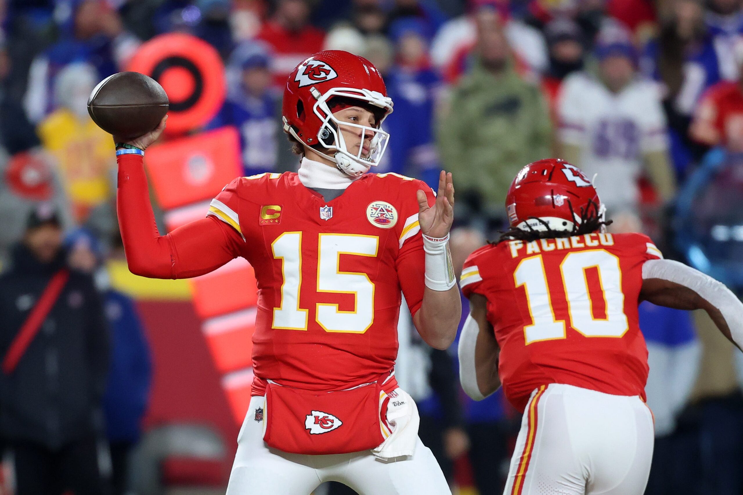 Kansas City Chiefs, Chiefs 2025, Patrick Mahomes, Andy Reid, Super Bowl 60, NFL, AFC, Kansas City, Futbol, haberler, analiz, kadro, takvim, biletler, tahminler, 2025 NFL sezonu, Joe Thuney, Jaylon Moore, Josh Simmons, Nick Bolton, Trey Smith, Hollywood Brown, Rashee Rice, Steve Spagnuolo, AFC Batı, takım şampiyonluğu
