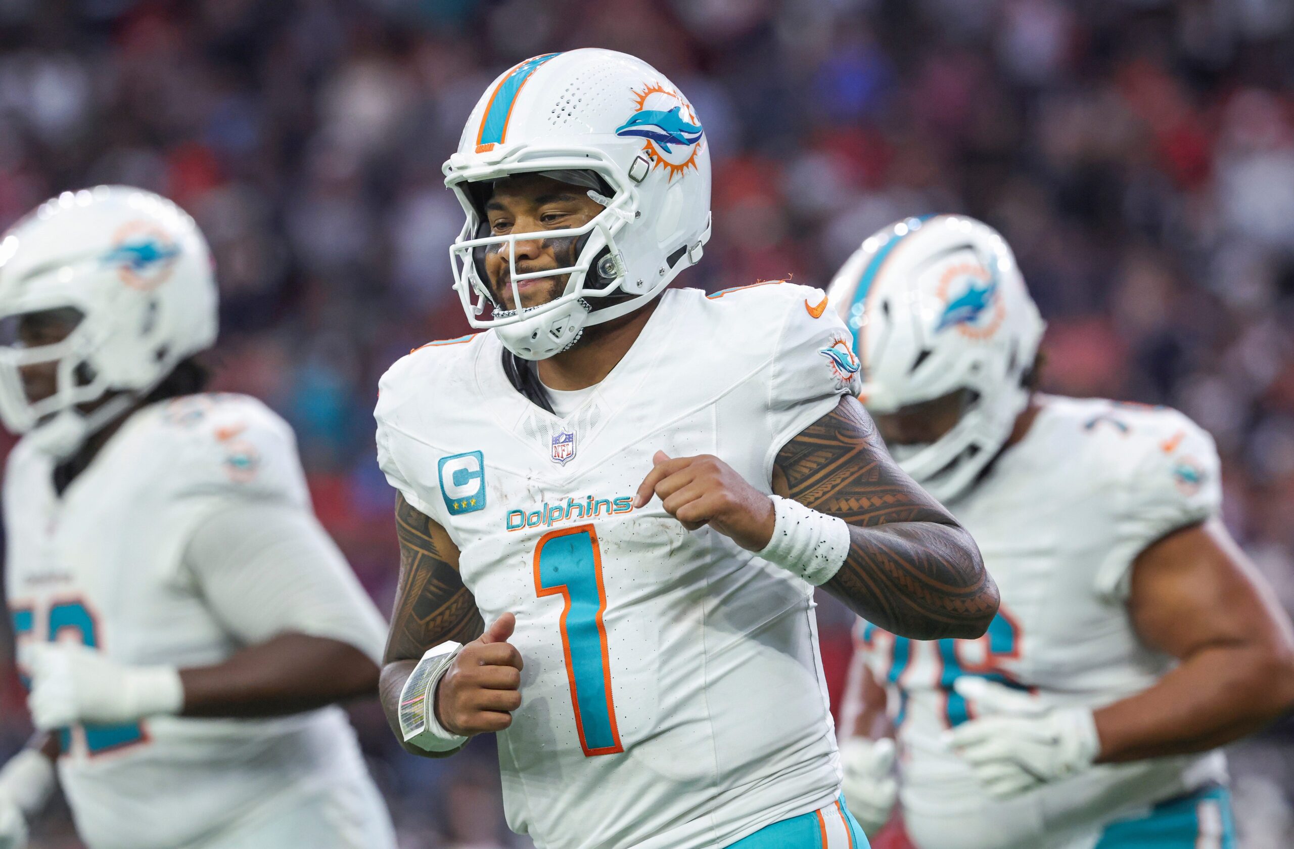 Miami Dolphins, 2025 NFL, Mike McDaniel, Tua Tagovailoa, Tyreek Hill, Jalen Ramsey, Terron Armstead, NFL tahminleri, Dolphins 2025 sezonu, Miami Dolphins biletleri, NFL schedule, NFL fikstürü, DeVon Achane, Jaylen Waddle, Zach Wilson, Quinn Ewers, Jevon Holland, NFL, Amerikan futbolu, spor
