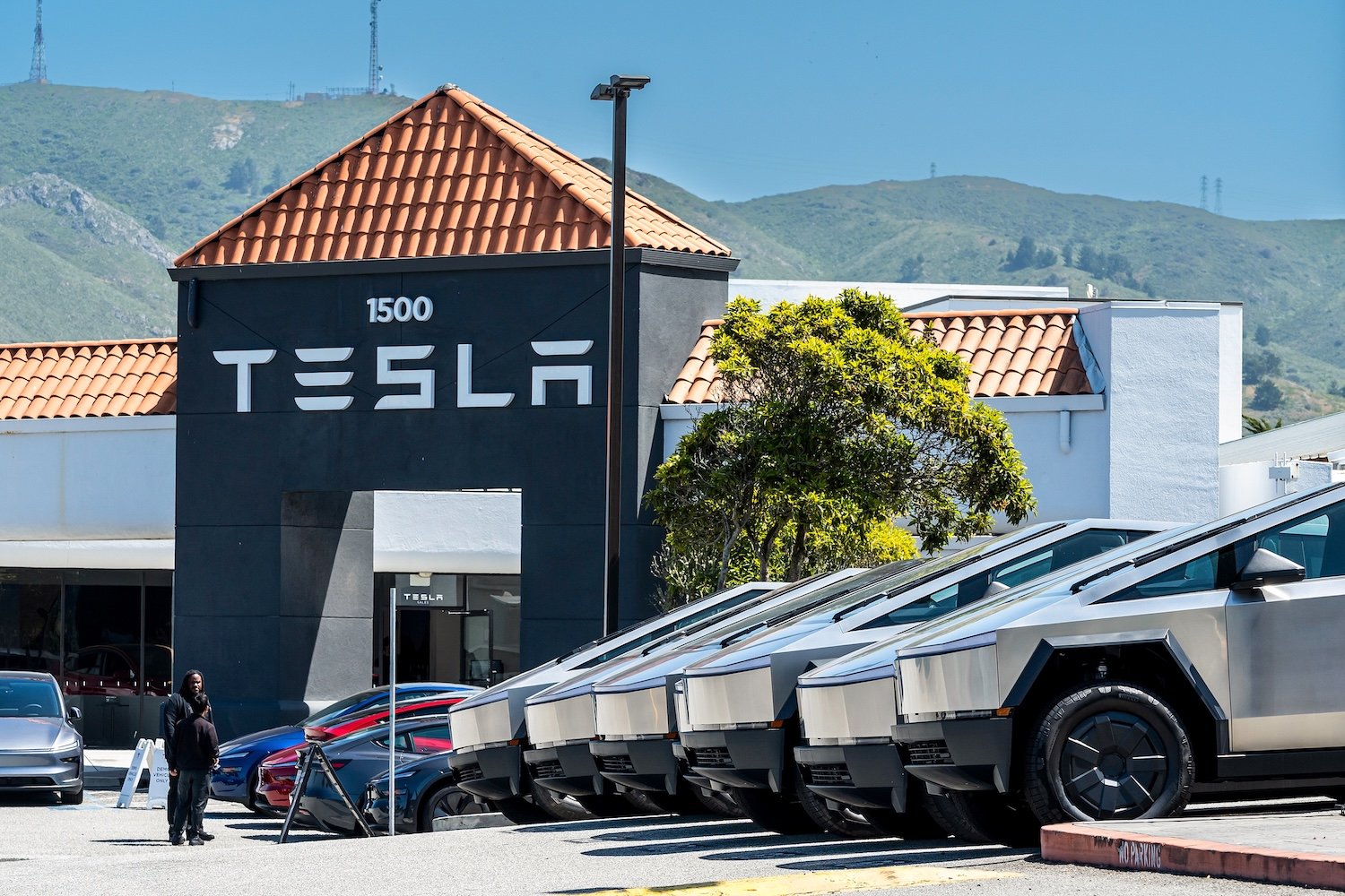 Tesla, Elon Musk, Matthew LaBrot, Tesla çalışanları, Tesla Employees Against Elon Musk, Tesla satışları, Model Y, Tesla hisse senedi, CEO, Donald Trump, siyaset, Tesla Takedown, protesto, işten çıkarma, kurumsal kriz, yönetim, itibar, talep düşüşü, gelir çağrısı, hükümet verimliliği, DOGE, LinkedIn, Sales and Delivery Training, Avrupa satışları, Almanya, Fransa, 2025, Türkiye, haber, analiz, yorum, tartışma.
