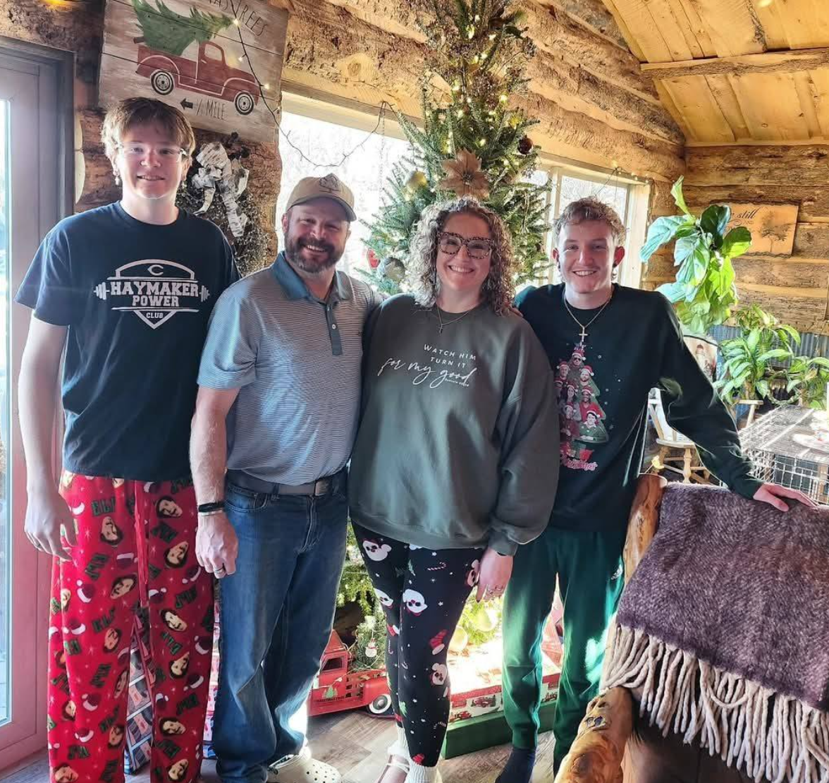 intihar, cinayet-intihar, Nebraska, Jeremy Koch, Bailey Koch, Hudson Koch, Asher Koch, zihinsel sağlık, akıl sağlığı, sosyal medya, aile trajedisi, Dawson County, Johnson Gölü, Holdrege Public Schools, Cozad High School, Lane Kugler, tedavi, sigorta onayı, psikolojik sorunlar, depresyon, mani, ruh sağlığı krizi, ruh sağlığı hizmetleri, mental sağlık desteği, aile içi şiddet, facia, трагедия, ölüm, vefat, cenaze, taziyeler, okul трагедияsı, öğretmen ölümü, öğrenci ölümü, facebook, sosyal medya sayfası, Anchoring Hope for Mental Health, psikolojik destek, intihar önleme
