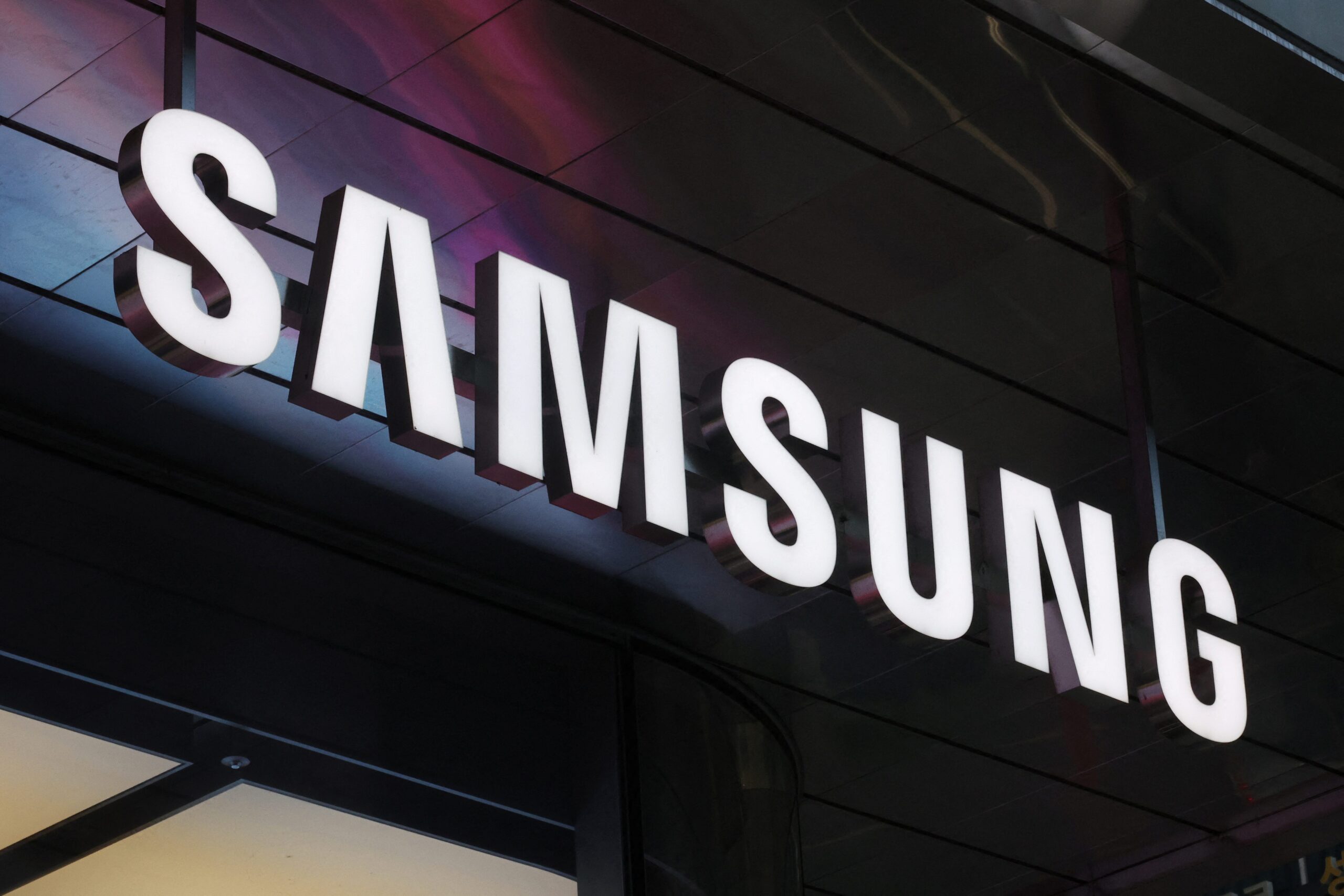 Samsung Galaxy S25 Edge, Galaxy Unpacked, Samsung, akıllı telefon, AI, yapay zeka, 200 megapiksel kamera, lansman, etkinlik, Fernando Cervantes Jr., USA TODAY, teknik özellikler, fiyat, çıkış tarihi
