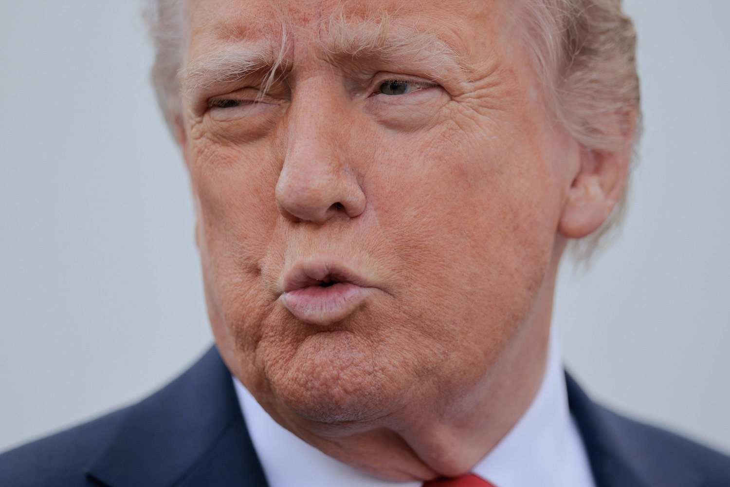 Here are some meta keywords in Turkish for the article, separated by commas:

ticaret savaşı, ABD Çin ticaret anlaşması, gümrük vergileri, de minimis muafiyeti, Trump gümrük vergileri, Shein, Temu, Amazon Haul, Forever21 iflası, sentetik opioid krizi, Çin ithalatı, ABD ithalatı, küresel ticaret, e-ticaret, indirimli platformlar, tedarik zinciri, ithalat vergileri, Çinli satıcılar, tüketim alışkanlıkları, ekonomik etkiler
