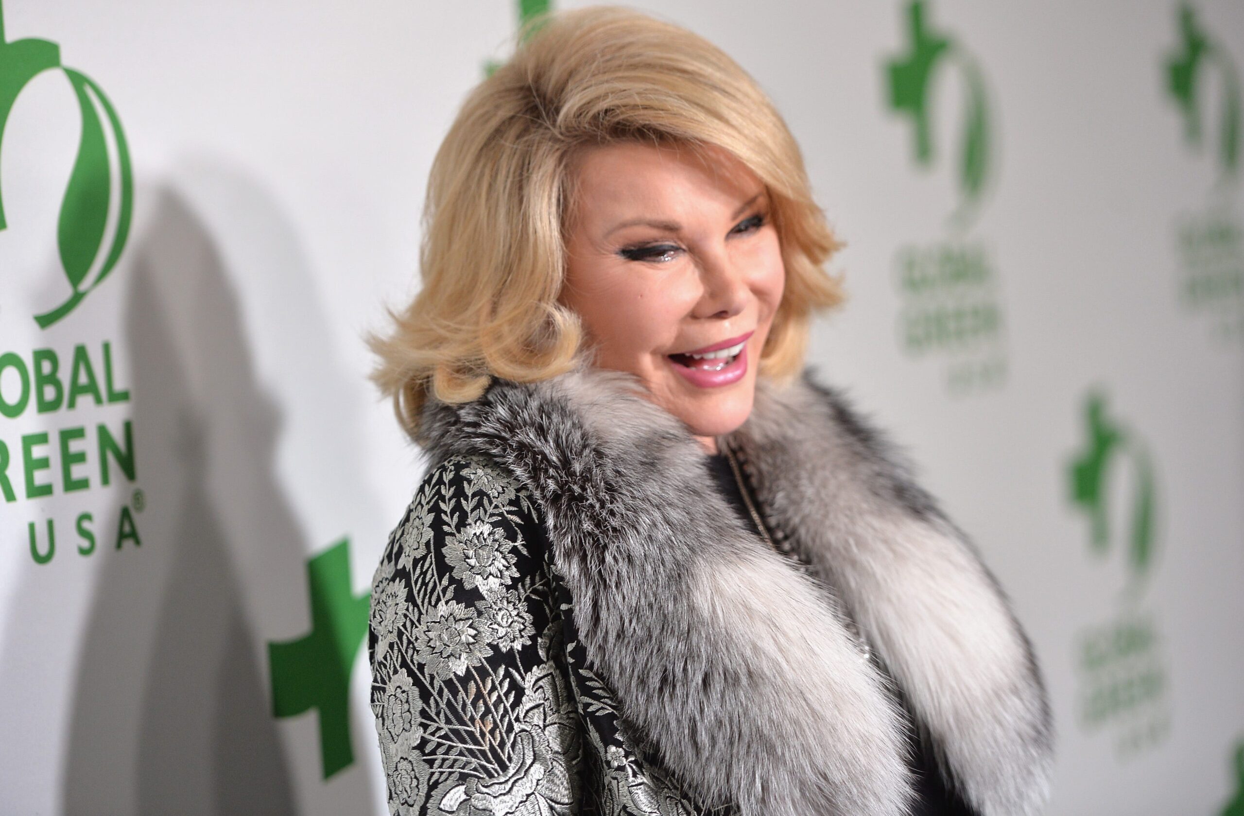 Joan Rivers, komedi özel bölümü, övgü, NBC, Chelsea Handler, Apollo Tiyatrosu, New York Komedi Festivali, Melissa Rivers, The Tonight Show Starring Johnny Carson, The Ed Sullivan Show, The Joan Rivers Show, The Late Show Starring Joan Rivers, Fashion Police, E!s Live from the Red Carpet, Emmy Ödülü, Grammy Ödülü, Tony Ödülü, komedyen, televizyon, moda, kırmızı halı, vefat, yayın tarihi, Peacock, E!
