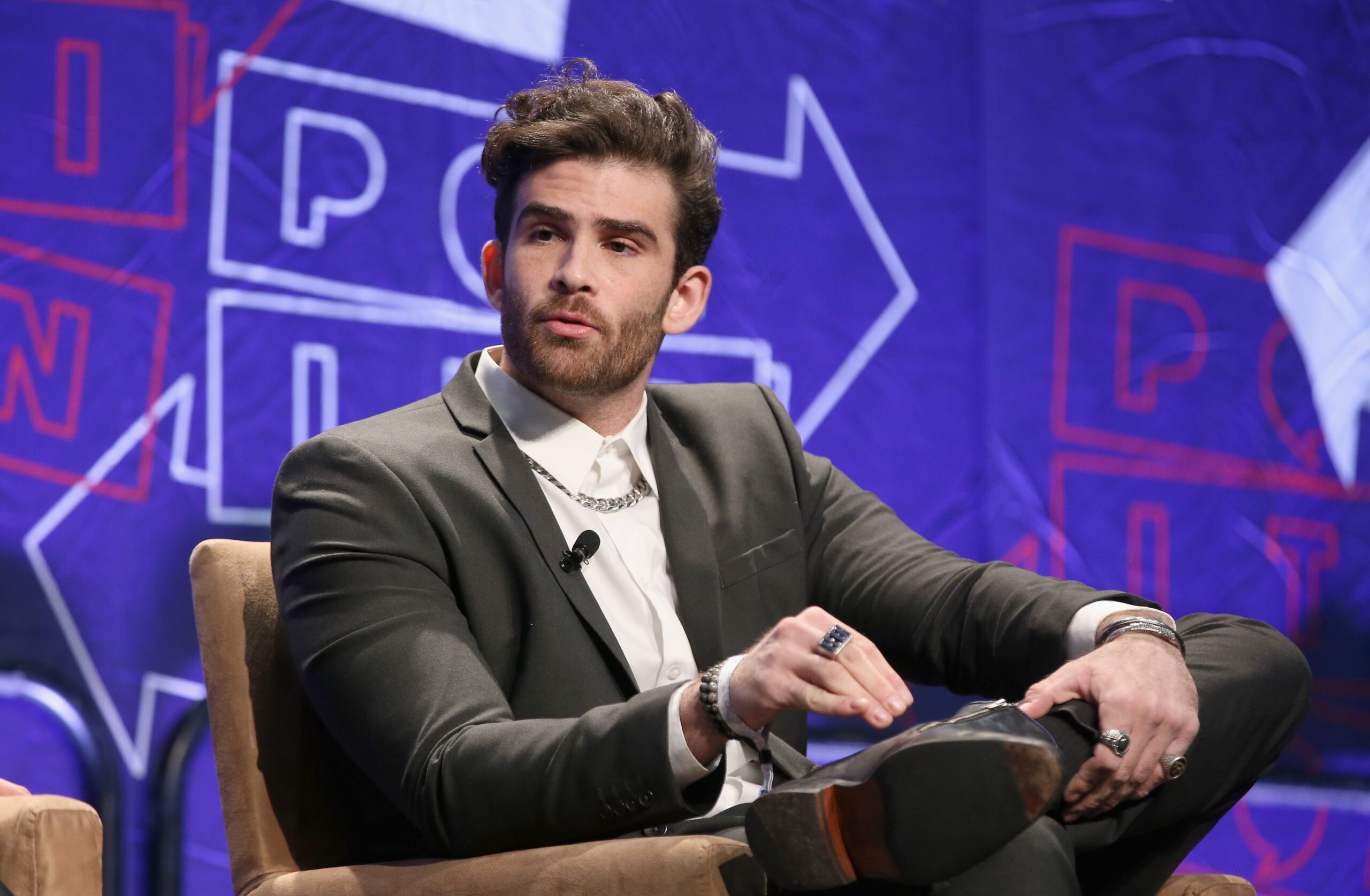 Hasan Piker, Twitch, siyasi yorumcu, ABD Gümrük ve Sınır Koruma, CBP, gözaltı, sorgulama, Hamas, Hezbollah, Houthi, ifade özgürlüğü, siyasi görüşler, Global Entry, Jean-Luc Melenchon, Mahmoud Khalil, Rumeysa Ozturk, Mohsen Mahdawi, Columbia Üniversitesi, Tufts Üniversitesi, Filistin yanlısı, terör, terörizm, göç, ABD, Chicago, O'Hare Uluslararası Havaalanı, siyasi aktivizm.
