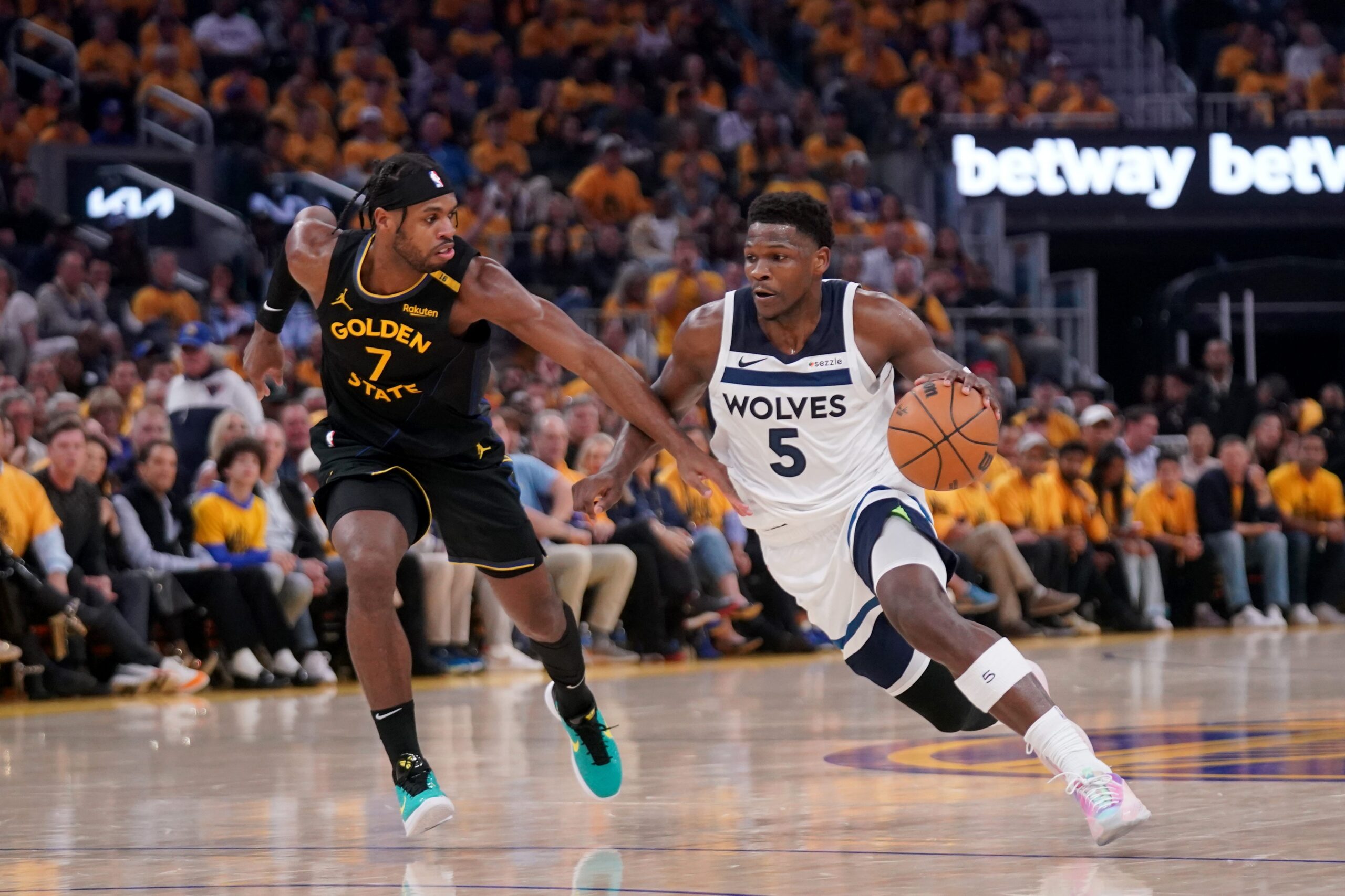 Here are some meta keywords for the article, translated into Turkish and separated by commas:

Golden State Warriors, Steph Curry, Minnesota Timberwolves, NBA Playoffs, Batı Konferansı Yarı Finali, Seri 3-1, Anthony Edwards, Julius Randle, Jonathan Kuminga, Jimmy Butler, Draymond Green, Sakatlık, Hamstring, Maç 5, NBA Haberleri, Jeff Zillgitt, Basketbol, Basketbol Analizi
