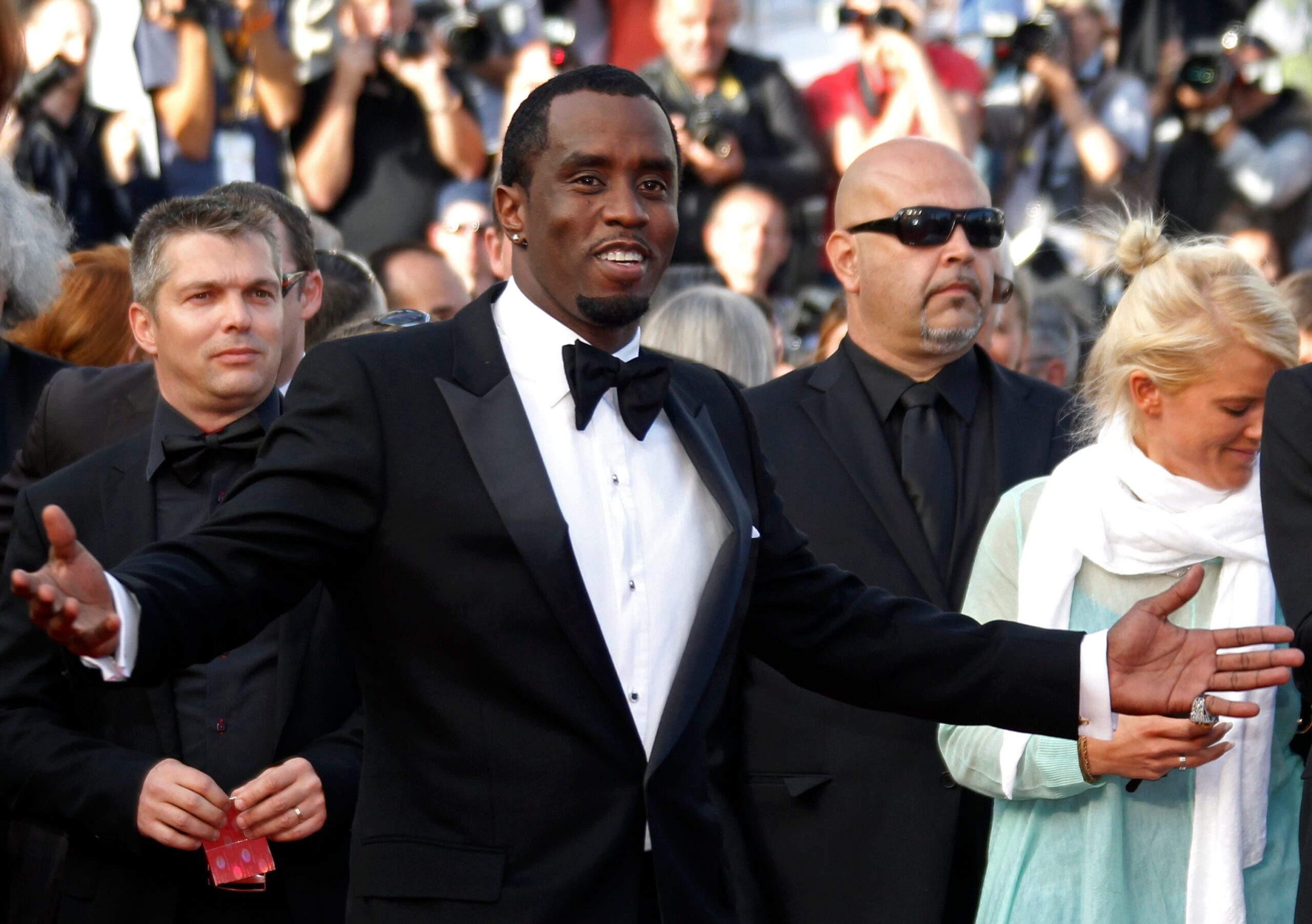 Sean Diddy Combs, Diddy, Casandra Ventura, Cassie, sex trafficking, cinsel taciz, kidnapping, zorla çalıştırma, şiddet, ceza davası, sivil dava, yasal süreç, Bad Boy Records, Sean Combs duruşması, Diddy davası, cinsel saldırı, taciz iddiaları, hukuk geçmişi, suç örgütü, dava, mahkeme, haber bülteni, RAINN, cinsel saldırı hattı
