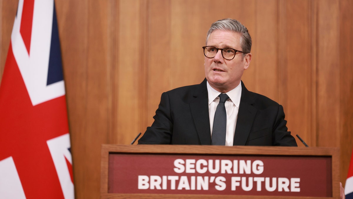 Keir Starmer, yangın, kundaklama, İngiliz polisi, soruşturma, Kuzey Londra, konut, protesto, Filistin yanlısı aktivistler, Kentish Town, Downing Street, Birleşik Krallık göçmenlik kuralları, seçim, Josh Shapiro, Pennsylvania, valilik konağı
