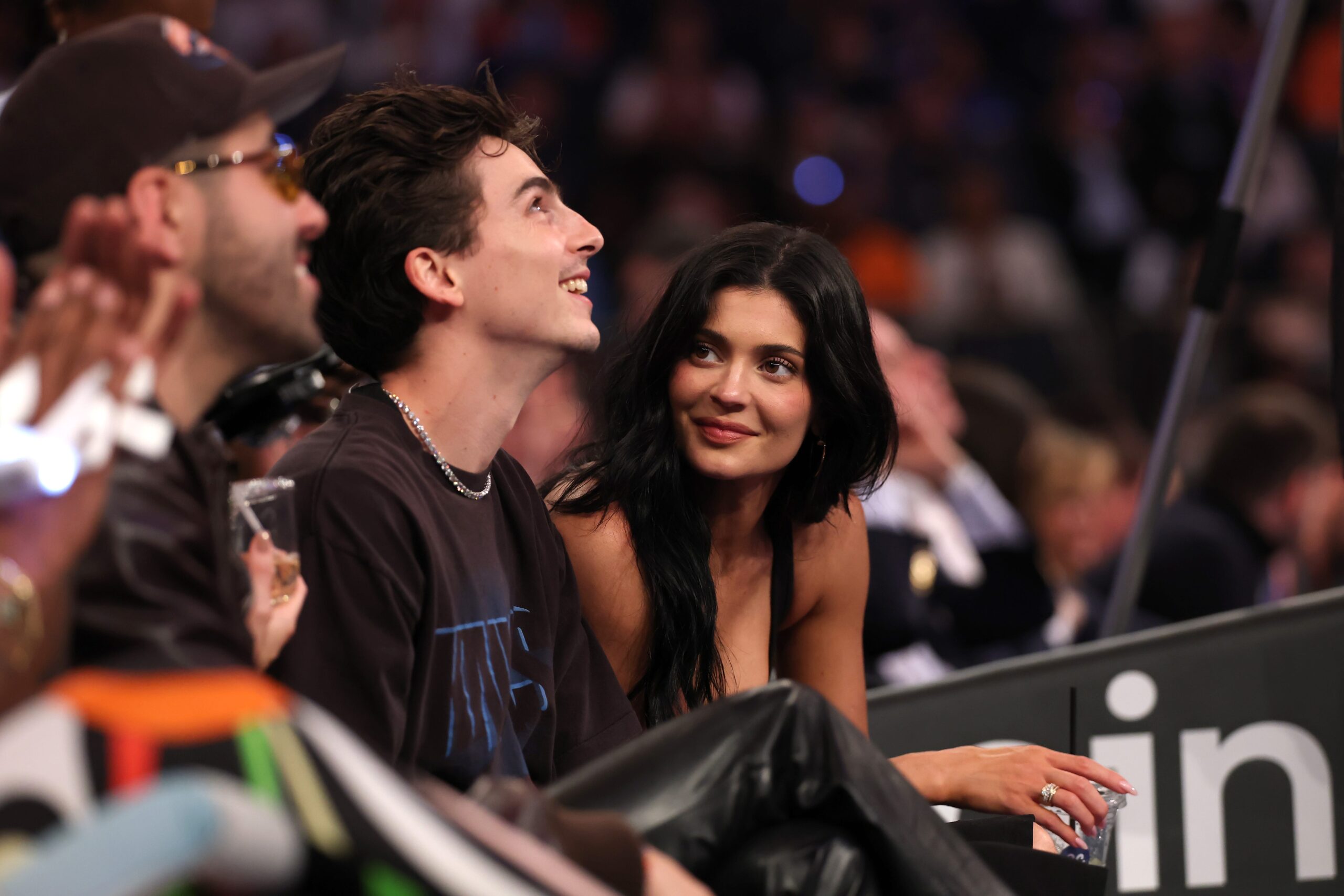 Cardi B, Stefon Diggs, New York Knicks, Boston Celtics, Jayson Tatum, Timothée Chalamet, Kylie Jenner, Kendall Jenner, Jordyn Woods, Karl-Anthony Towns, Penn Badgley, Michael J. Fox, Ben Stiller, Tracy Morgan, NBA, celebrity couples, dating, relationship, basketball, playoffs, Met Gala, separation, divorce, infidelity, maç, aşk, ünlü çiftler, basketbol, ayrılık, boşanma
