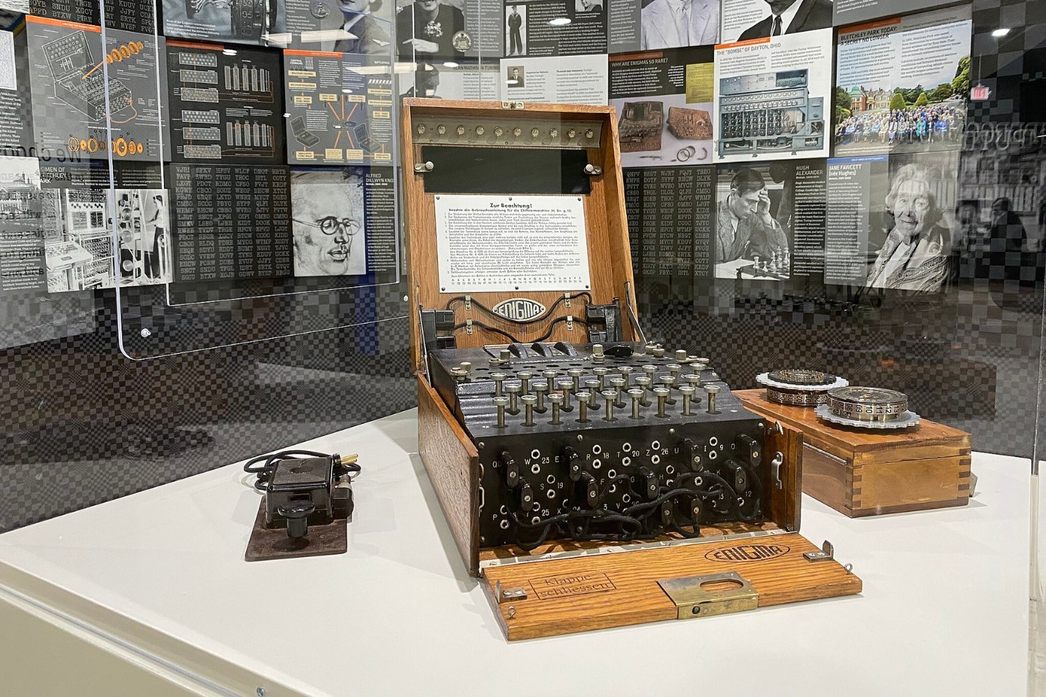 Alan Turing, Enigma, kriptoloji, II. Dünya Savaşı, Nazi, şifre çözme, yapay zeka, bomba makineleri, modern bilgisayarlar, ChatGPT, Michael Wooldridge, bilgisayar bilimi, tarih, şifreleme
