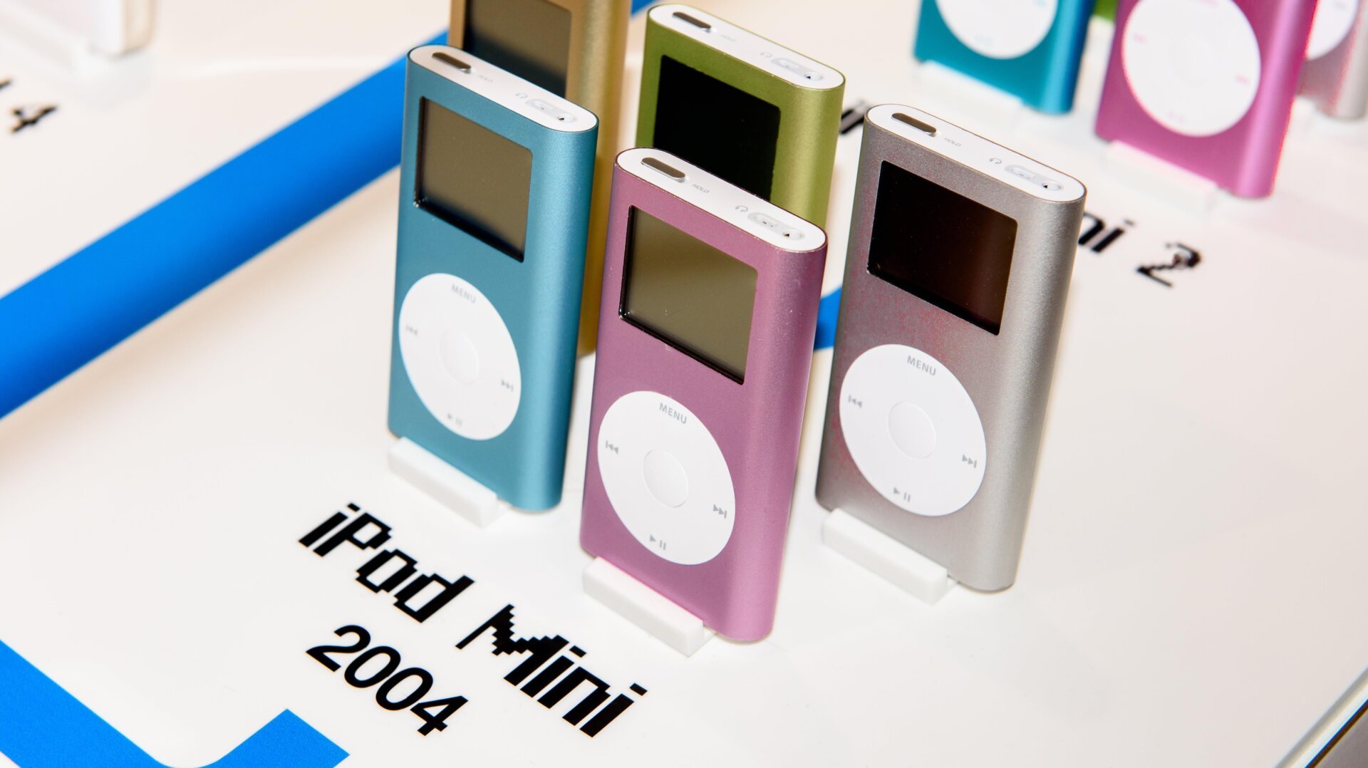 Urban Outfitters, iPod, retro teknoloji, vintage teknoloji, yenilenmiş iPod, Retrospekt, UO MRKT, Gen Z, analog teknoloji, plak, müzik çalar, MP3 çalar, 5. nesil iPod, iPod mini, teknoloji trendleri, teknoloji nostaljisi, Philadelphia Inquirer, 9to5Mac, Gizmodo, teknoloji haberleri
