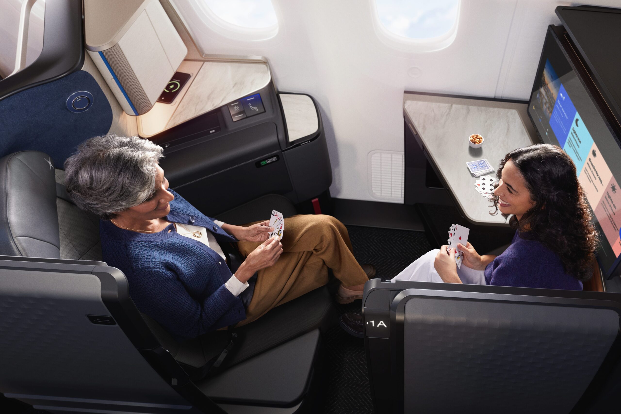 United Airlines, Polaris business sınıfı, Elevate iç mekanlar, Polaris Studio Suite, uzun mesafeli uçuşlar, premium ekonomi, Boeing 787-9, San Francisco-Singapur, San Francisco-Londra, uçak yenileme, seyahat, Zach Wichter, USA TODAY, havacılık, uçuş deneyimi, kabin yükseltmesi, müşteri deneyimi, uluslararası uçuşlar, havayolu, lüks seyahat, business sınıfı yükseltmeleri, havayolu haberleri, uçuş konforu, seyahat haberleri, havalimanı, uçak kabini, yeni uçak tasarımları
