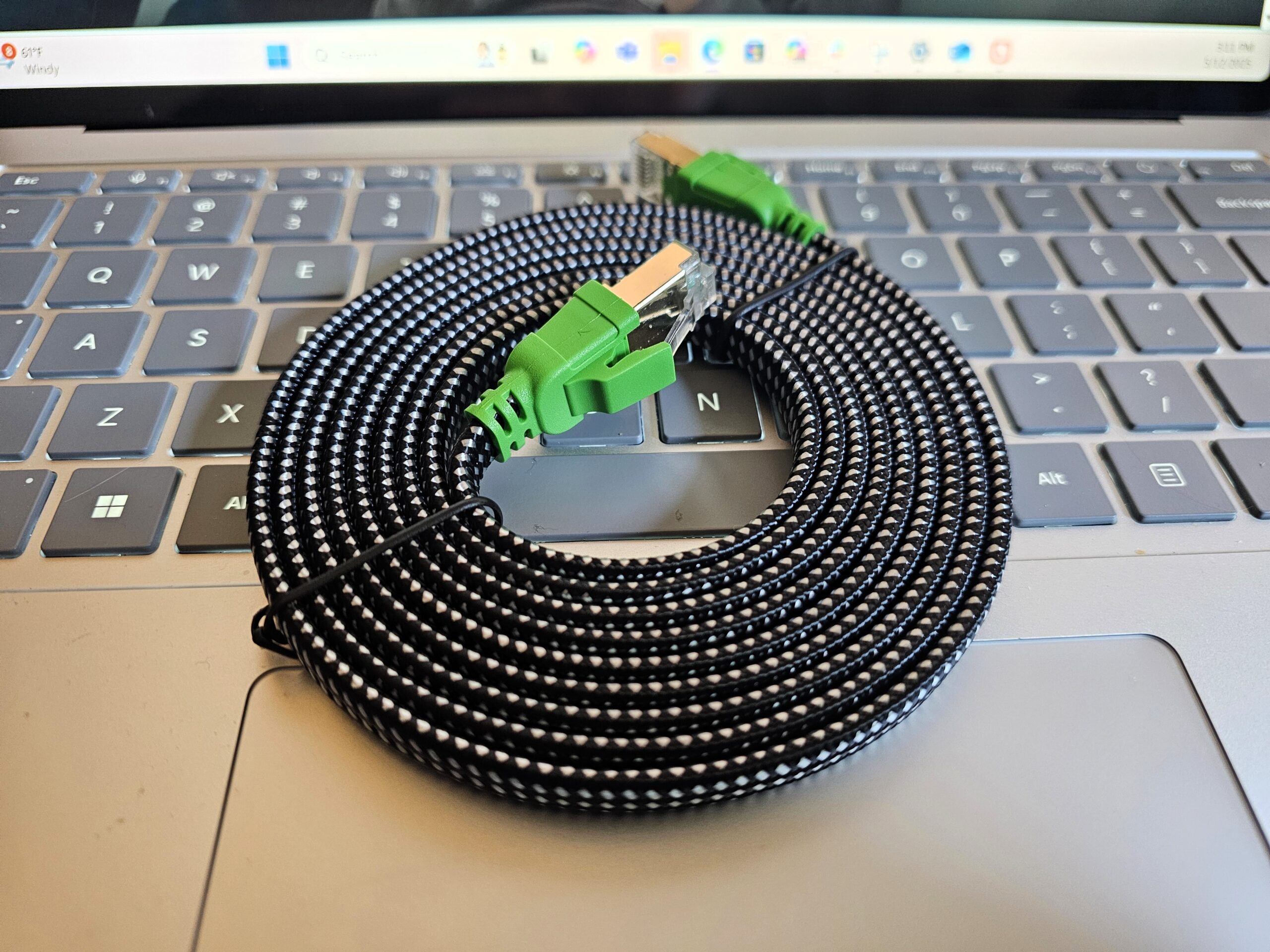 Ethernet kablosu, Cat5, Cat8, ağ hızı, internet hızı, kablo modem, yönlendirici, Xbox, PC, veri aktarımı, kablo kategorileri, ağ performansı, kablo yükseltme, hızlı internet, ağ kablosu, kablo karşılaştırması, internet bağlantısı, ağ sorunları, kablo değişimi, renk kodlu kablolar

