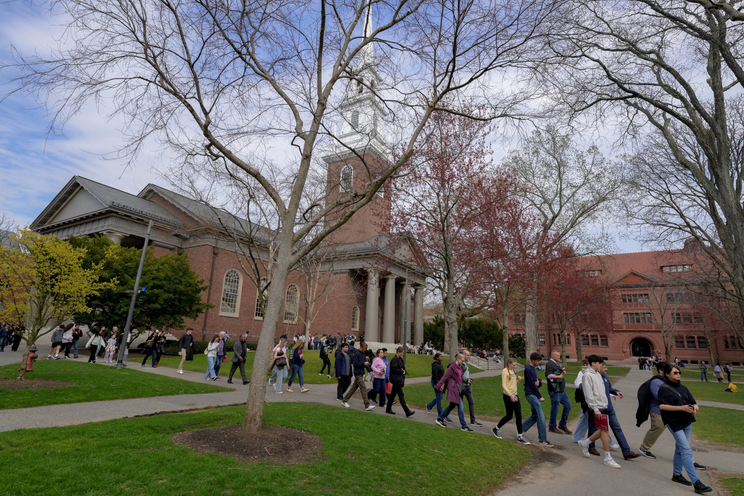 Harvard Üniversitesi, Trump yönetimi, federal fonlar, antisemitizm, eğitim, araştırma hibeleri, iptal, ABD, Linda McMahon, Alan Garber, Zachary Schermele
