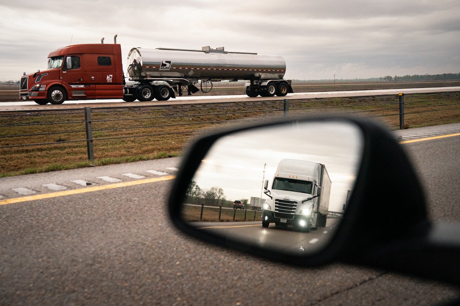 sürücüsüz kamyonlar, otonom araçlar, Aurora Innovation, Interstate 45, Dallas, Houston, yapay zeka, lojistik, kamyon taşımacılığı, güvenlik, sürücü tedariki, otomatikleştirilmiş kamyonlar, ulaşım teknolojisi, akıllı ulaşım sistemleri, sürücüsüz taşımacılık, nakliye, sürücüsüz teknoloji, trafik güvenliği
