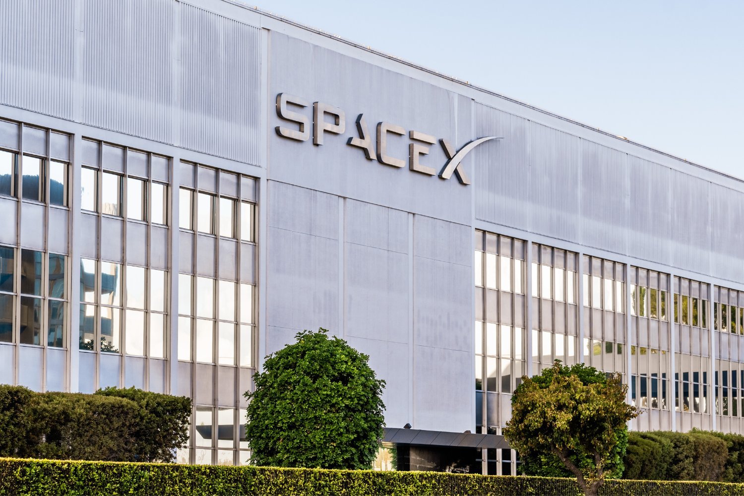SpaceX, Elon Musk, Douglas Altshuler, dava, ayrımcılık, engellilik, Crohn hastalığı, tuvalet molası, işten çıkarma, misilleme, işçi hakları, mobbing, fazla mesai, yemek molası, kimyasal maruziyet, Redmond, Washington, Ulusal Çalışma İlişkileri Kurulu, NLRB, Elon Musk davranışları, cinsel taciz, X, Twitter
