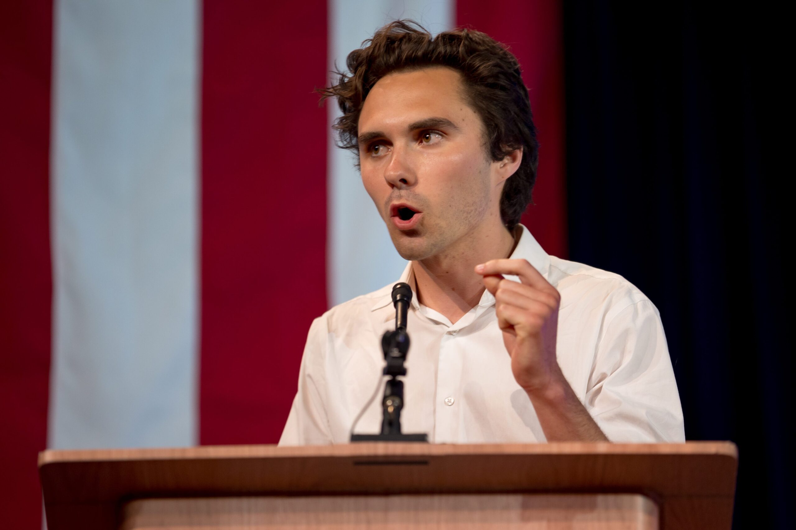 David Hogg, Demokratik Ulusal Komite, DNC, ön seçim, görevden alma, tartışma, Ken Martin, Liderler Biz Hak Ediyoruz, Kalyn Free, Malcolm Kenyatta, silah şiddeti, Parkland, Marjory Stoneman Douglas