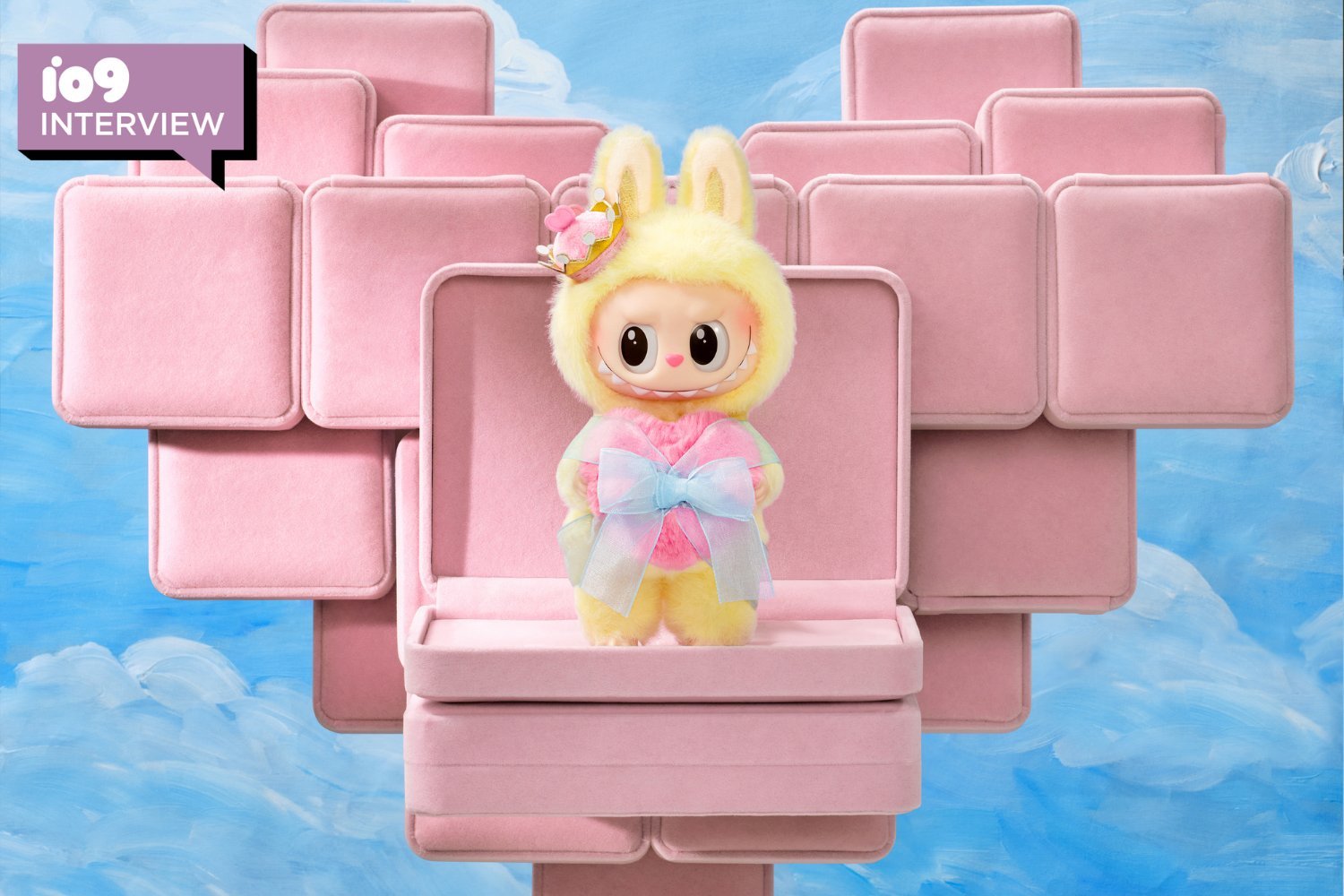 Labubu, Pop Mart, Kasing Lung, The Monsters, Oyuncak koleksiyonu, Blind box, Sanatçı oyuncakları, Tasarımcı oyuncakları, Anahtarlık, Vinil figür, Peluş oyuncak, Koleksiyon figürleri, Nordic mitolojisi, Avrupa folkloru, Kült takip, Moda trendi, Ünlü koleksiyoncular, Sınırlı üretim, Sahte Labubu, Lafufu, io9, Röportaj, Oyuncak kültürü, Sanat işbirliği, One Piece, Çizgi film figürleri
